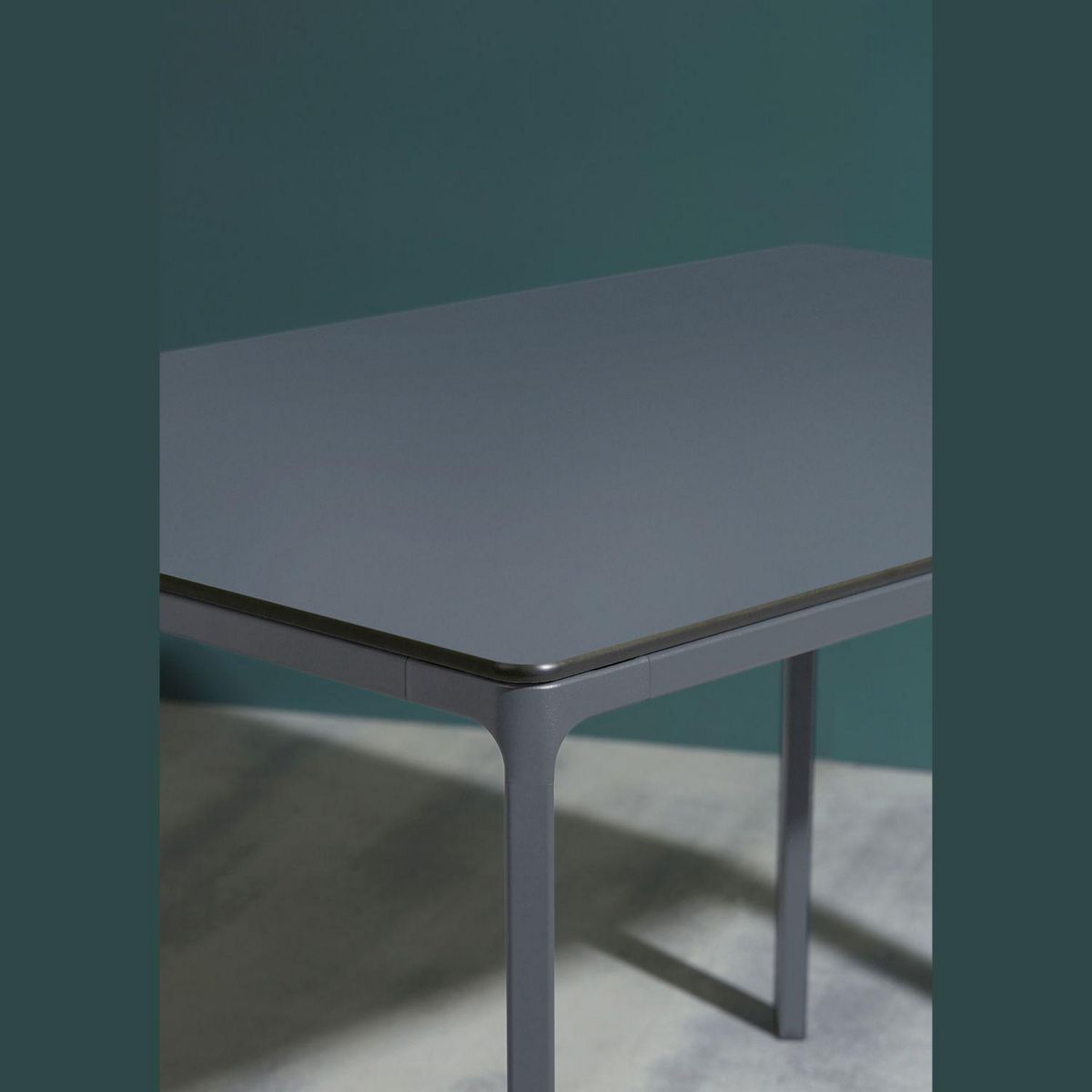 DCB GARDEN Table de jardin rectangulaire - 4/6 places - Aluminium laqué et peinture - Anthracite - EPOXY MEET