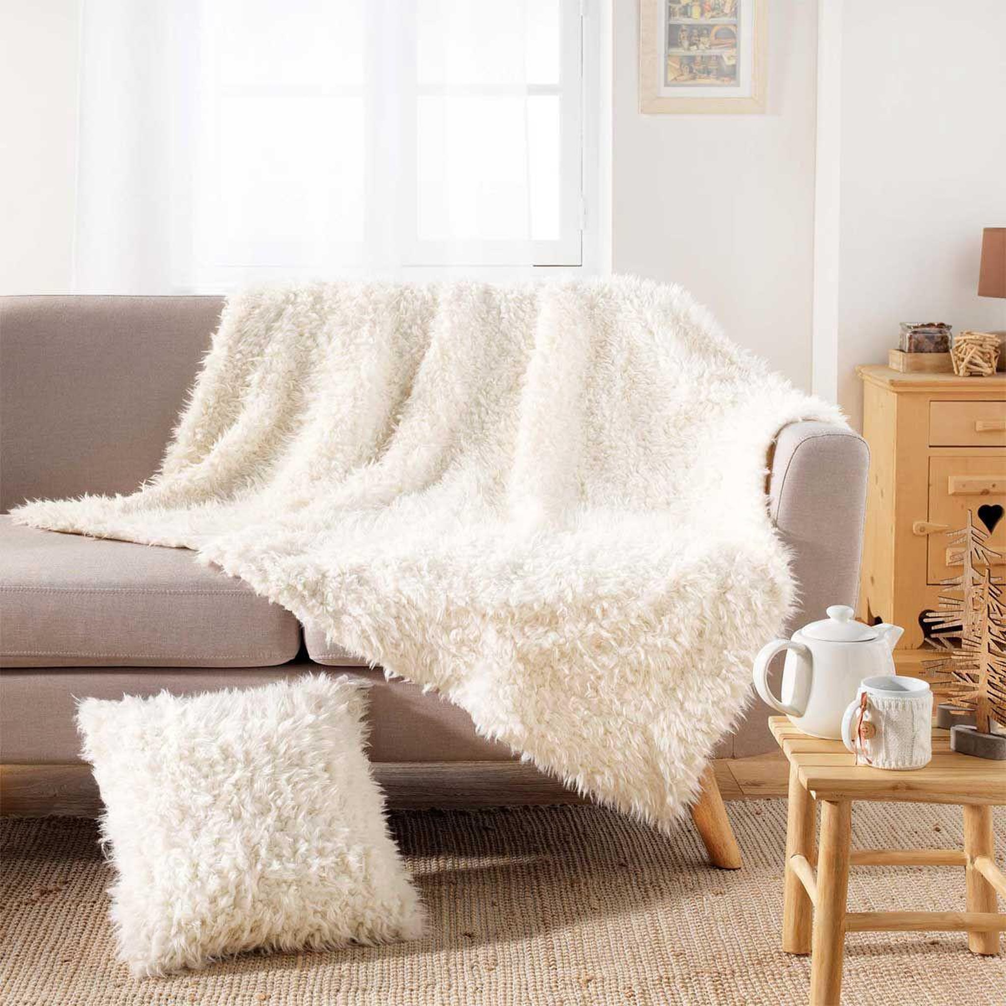 Voir la diapositive 3 : Douceur d'Intérieur Plaid imitation fourrure  mouton  180x220cm naturel
