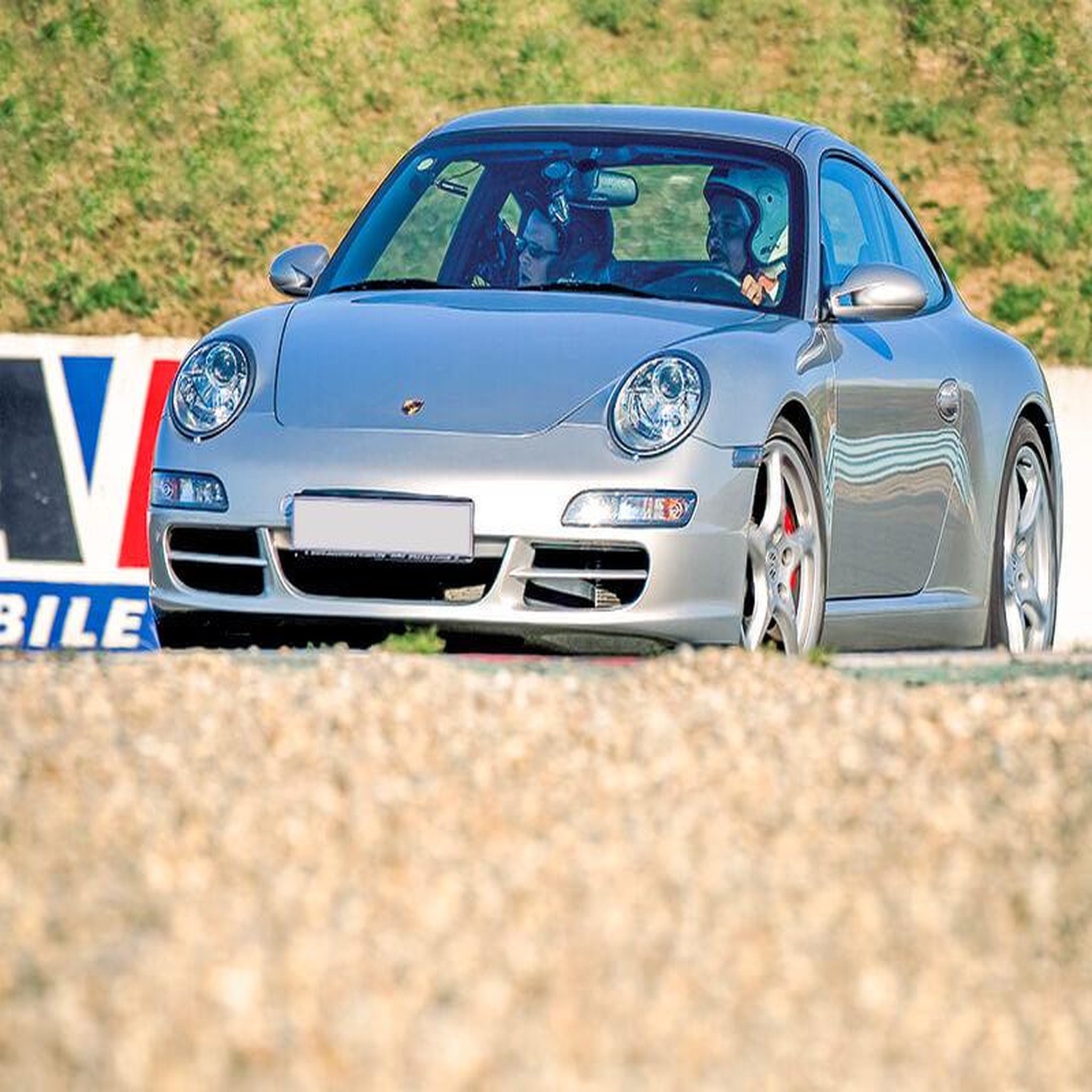 Voir la diapositive 3 : Smartbox Passion pilotage : 1 stage de conduite au volant d'une Porsche - Coffret Cadeau Sport & Aventure