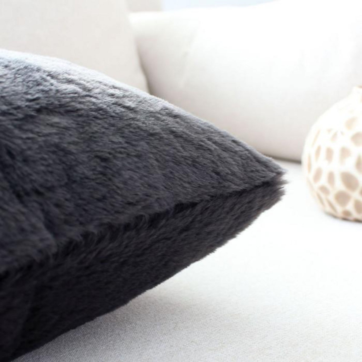 Paris Prix Coussin Déco Imitation Fourrure  Rabbit Pop  40x40cm Anthracite