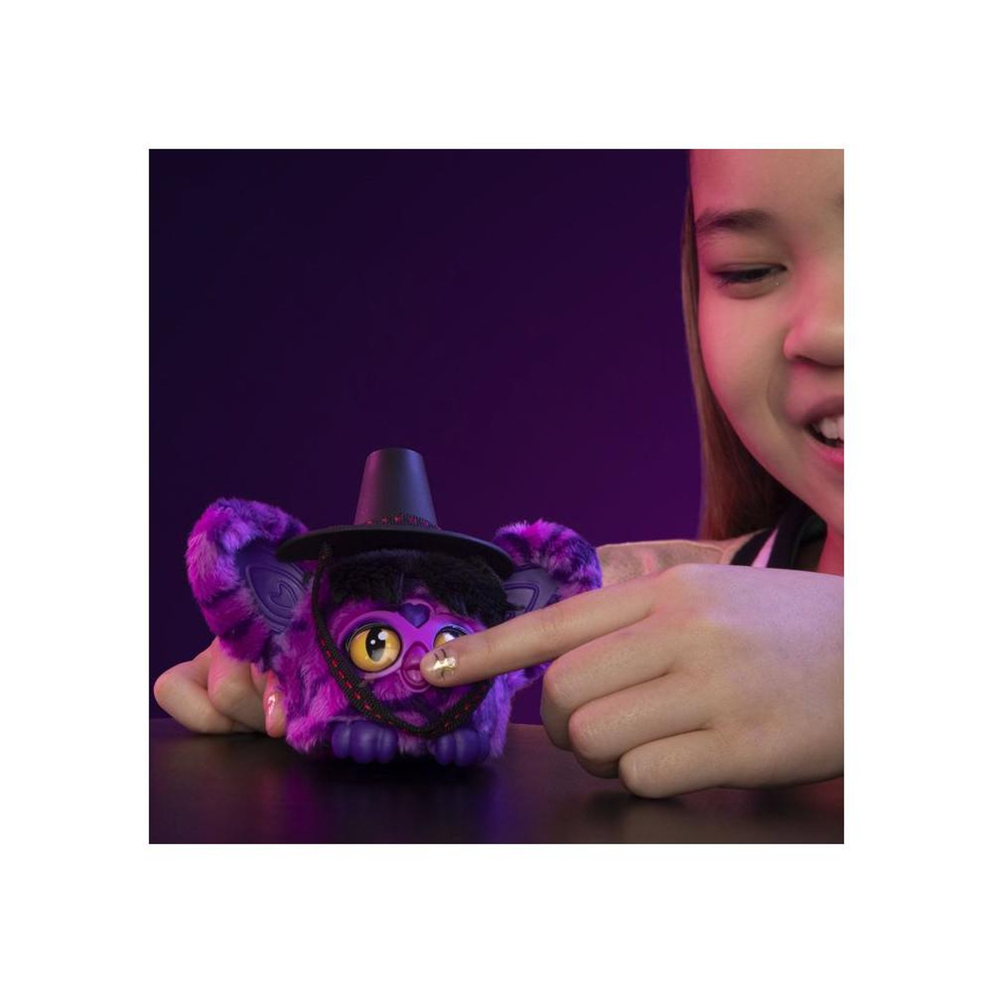Voir la diapositive 5 : Peluche électronique mini Furby Furblets Démon Saja Boys 7,5 cm violette noire, chapeau amovible et porte-clés, plus de 45 sons en furbish