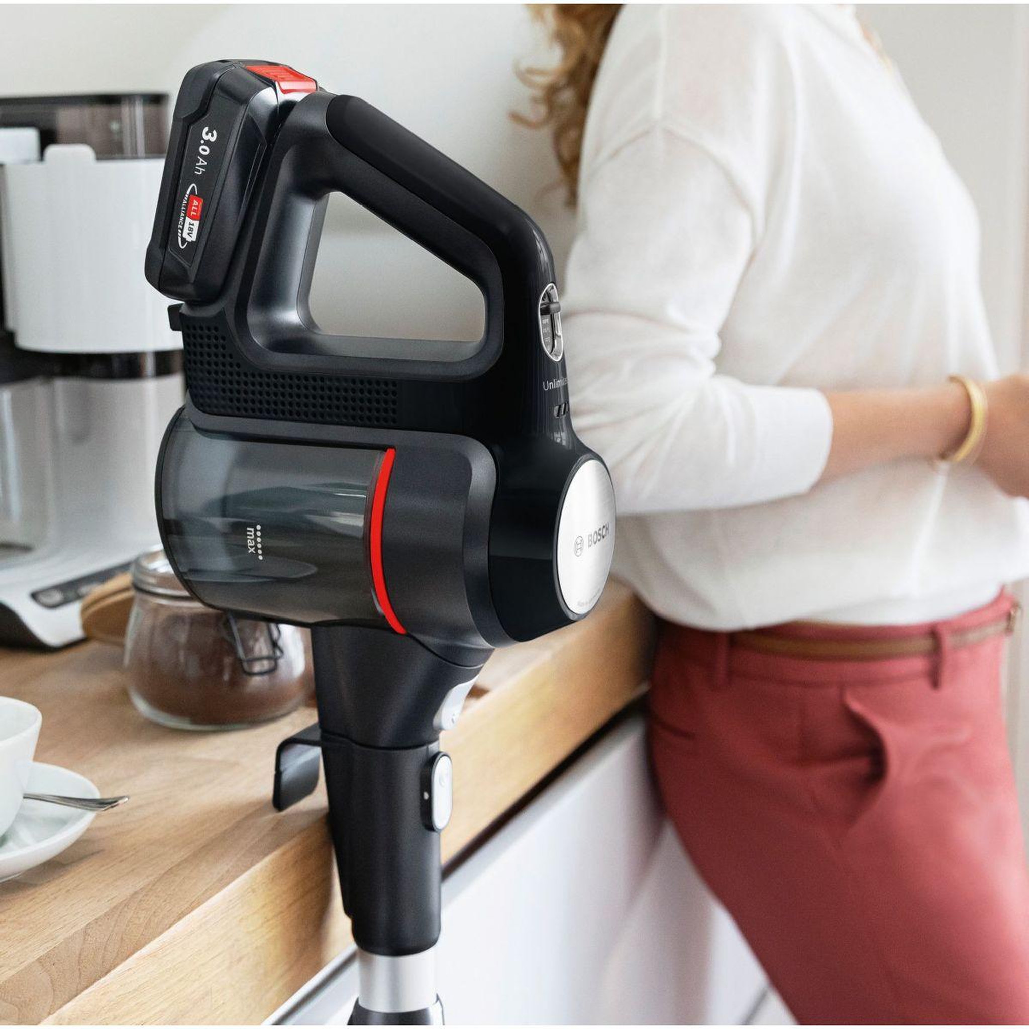 Voir la diapositive 3 : BOSCH Aspirateur balai Unlimited noir BCS712XXL