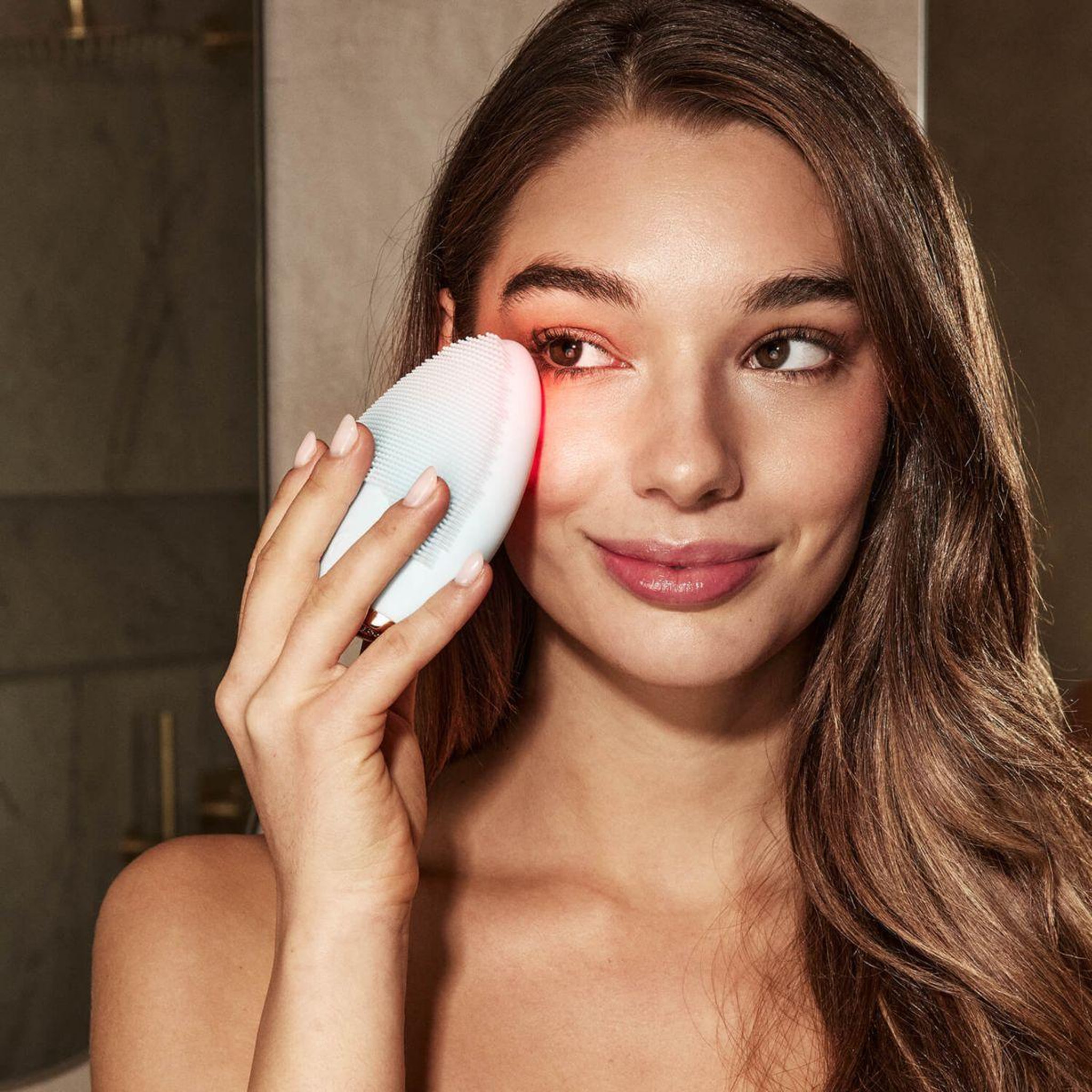 Voir la diapositive 5 : SILK'N Brosse nettoyante visage Bright Lux anti-âge et imperfections