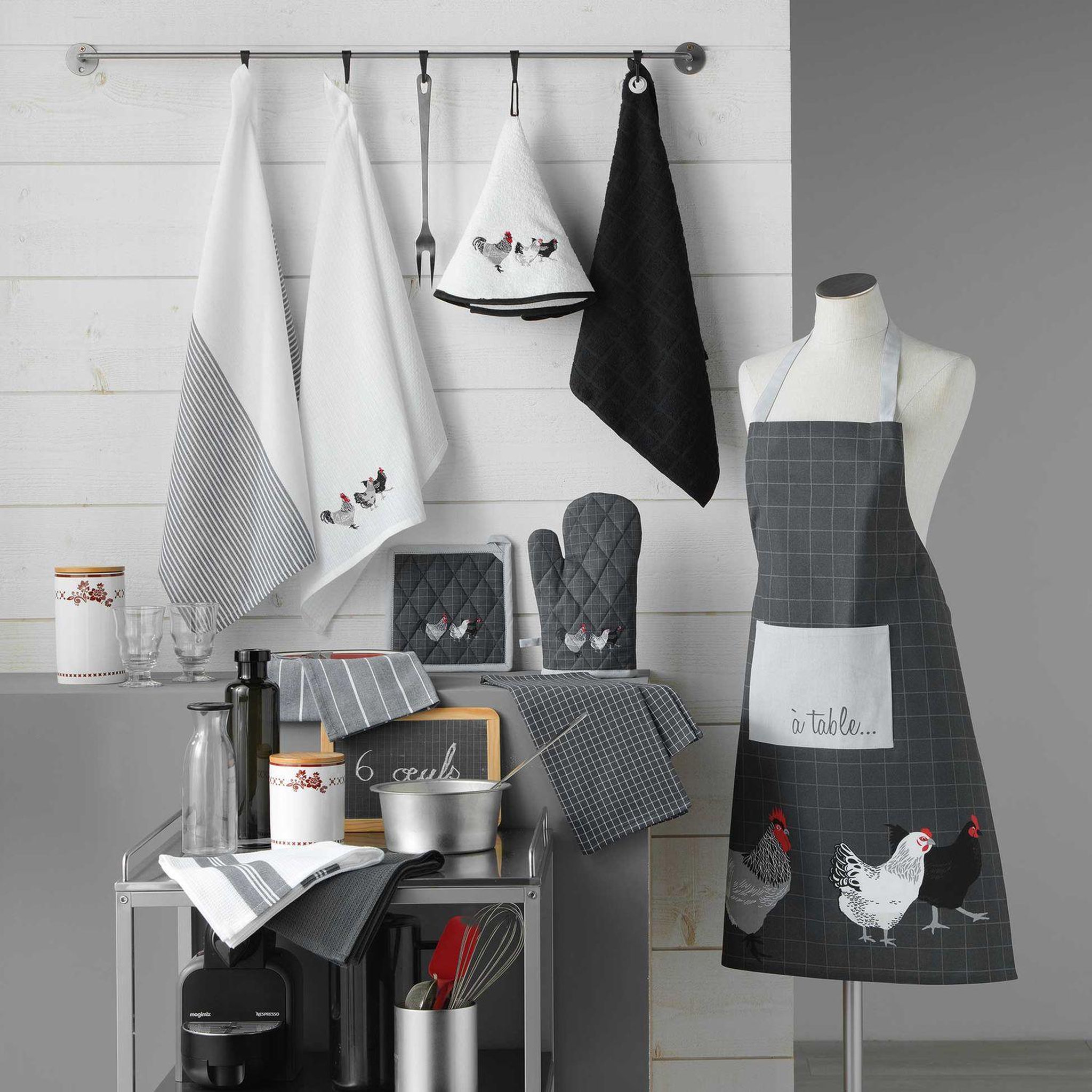 Voir la diapositive 2 : Douceur d'Intérieur Tapis en pvc maison de campagne - noir et rouge