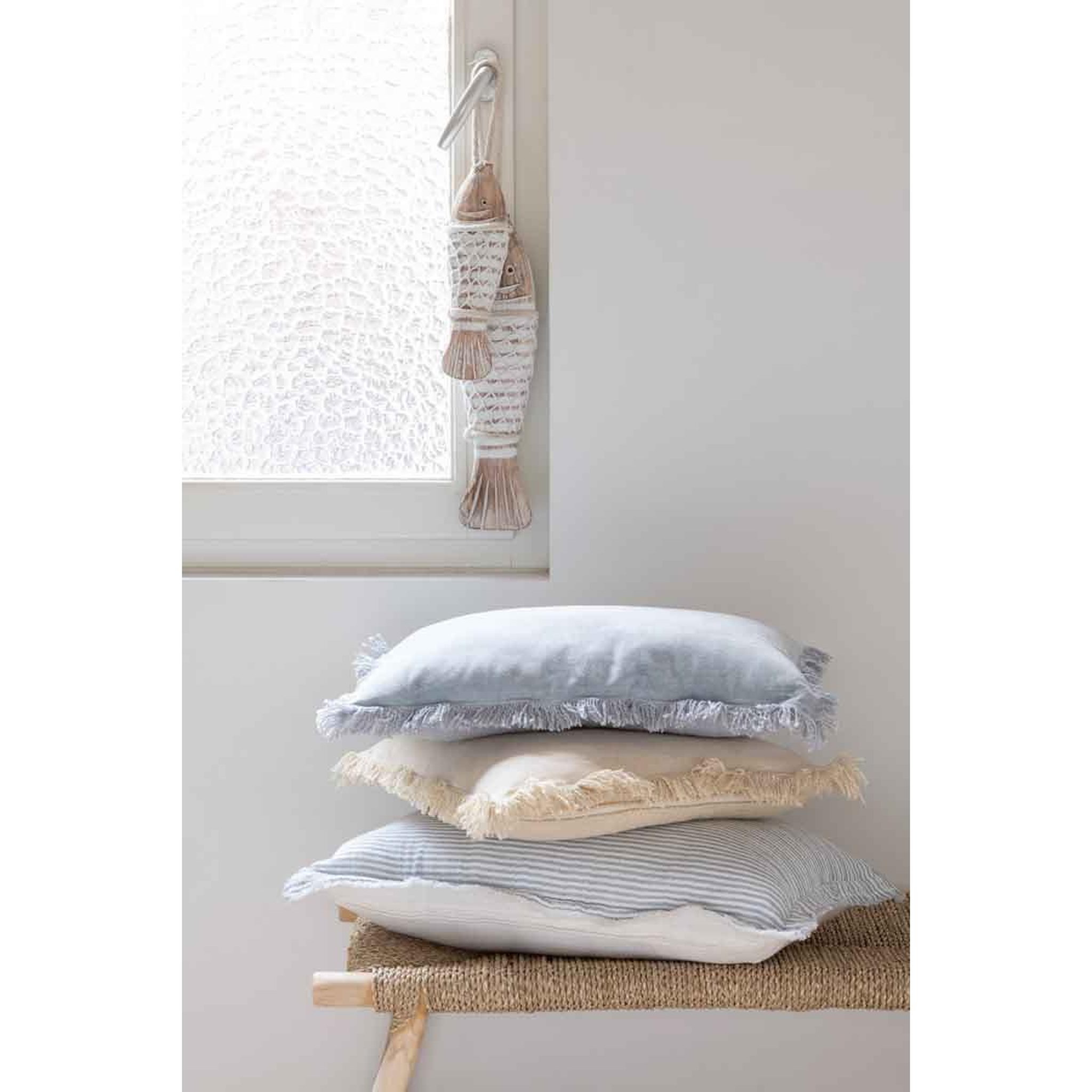Voir la diapositive 3 : J-LINE Coussin déco  franges velours  45x45cm beige