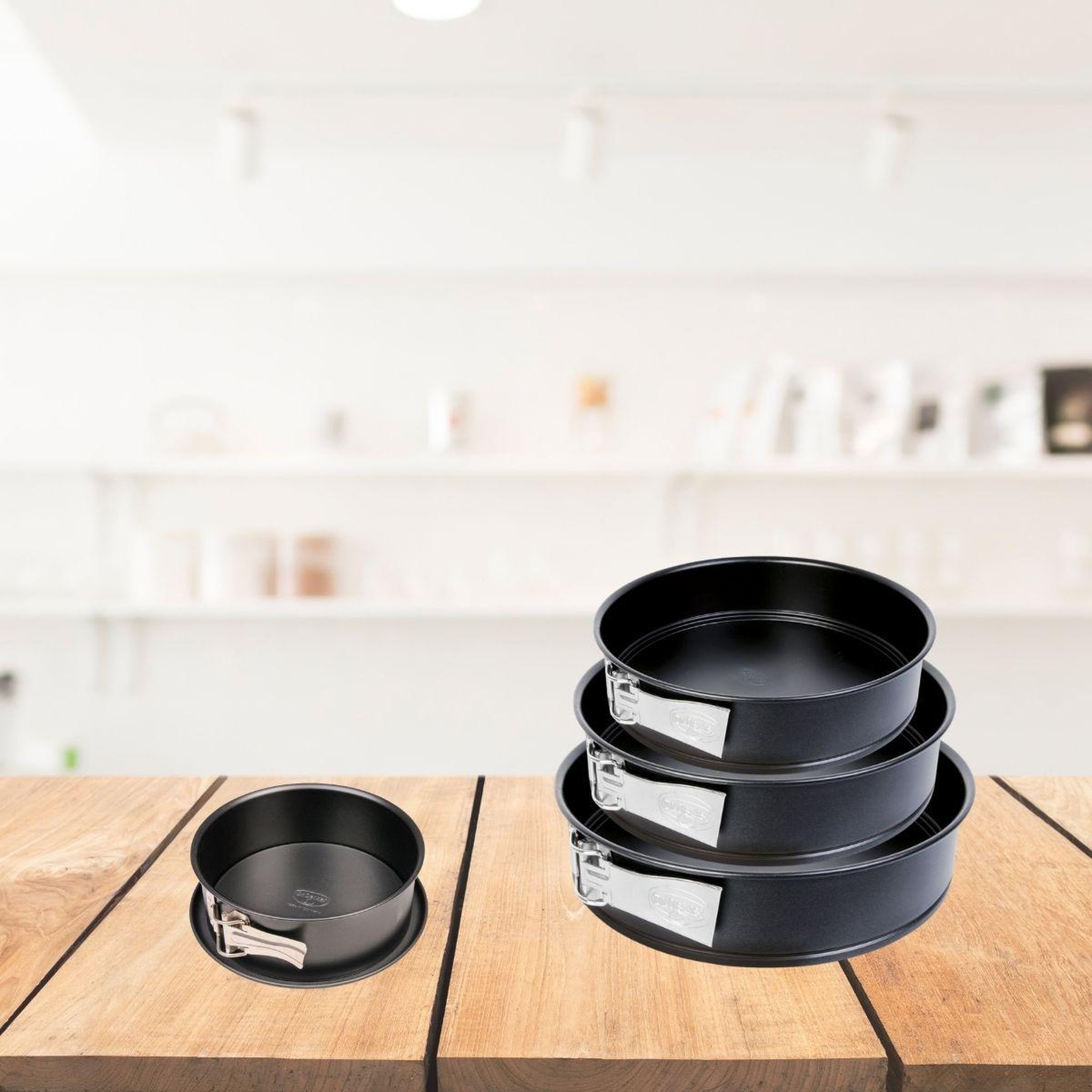 Voir la diapositive 2 : DR.OETKER Set de 4 moules à manqué à charnière 18 cm + 24 cm + 26 cm + 28 cm dr.oetker tradition