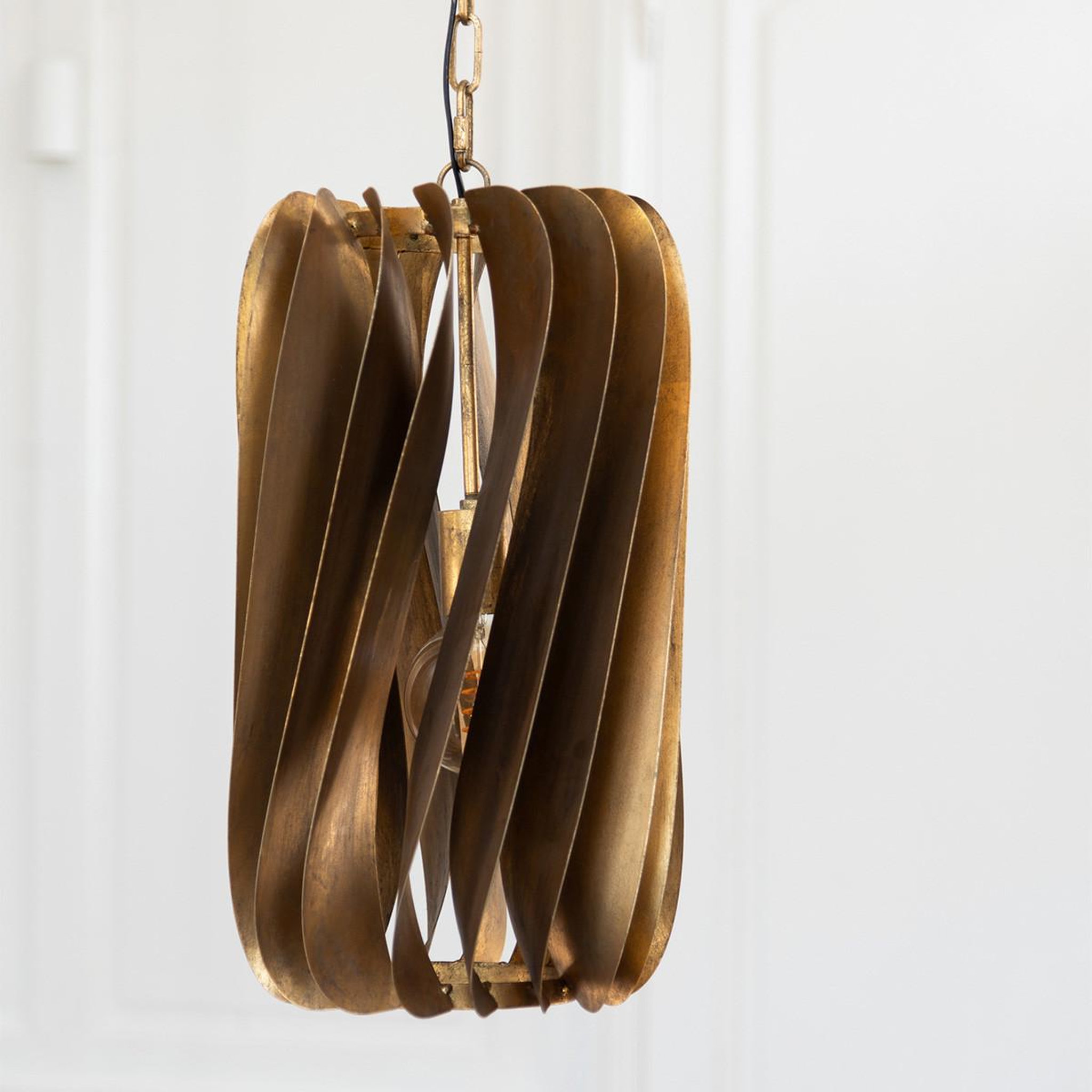 Voir la diapositive 4 : J-LINE Lampe Suspension Design en Métal  Tina  156cm Or