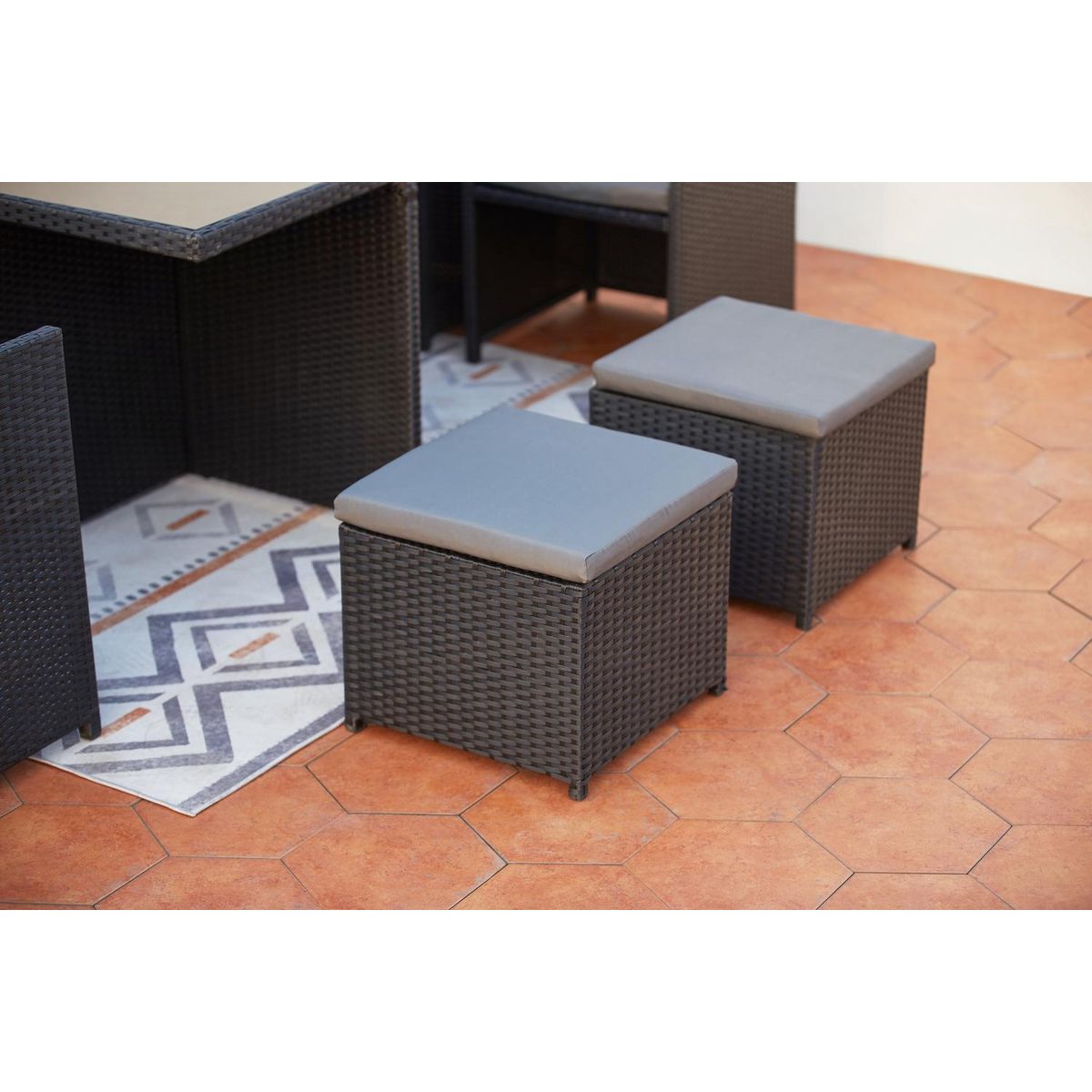 CONCEPT USINE Table et chaises 12 places encastrables en résine noir-gris MONACO