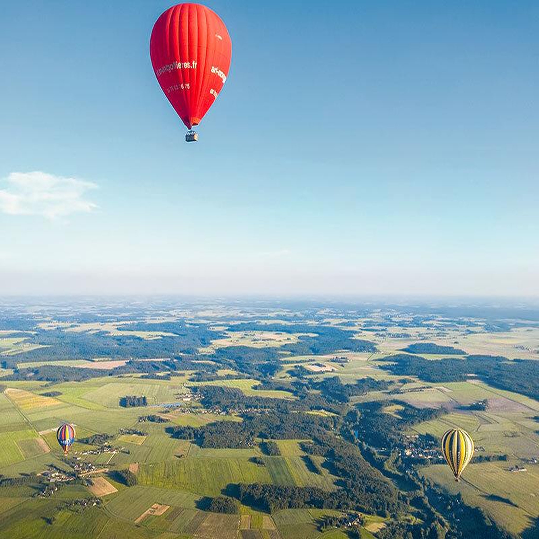 Voir la diapositive 2 : Smartbox Vol en montgolfière pour 2 personnes au-dessus du château de chaumont-sur-loire - coffret cadeau sport & aventure