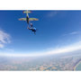 Voir la diapositive 3 : Smartbox Saut en parachute en tandem près de La Rochelle - Coffret Cadeau Sport & Aventure
