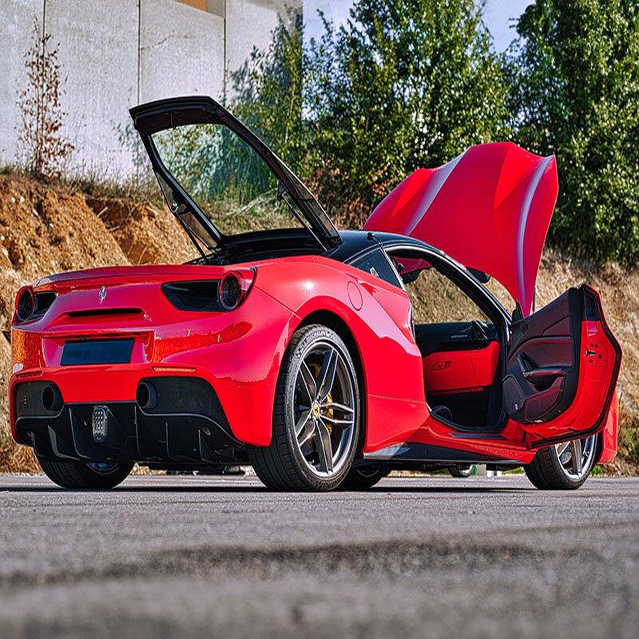 Voir la diapositive 4 : Smartbox Stage de pilotage : 2 tours sur le circuit de Croix-en-Ternois en Ferrari 488 GTB - Coffret Cadeau Sport & Aventure