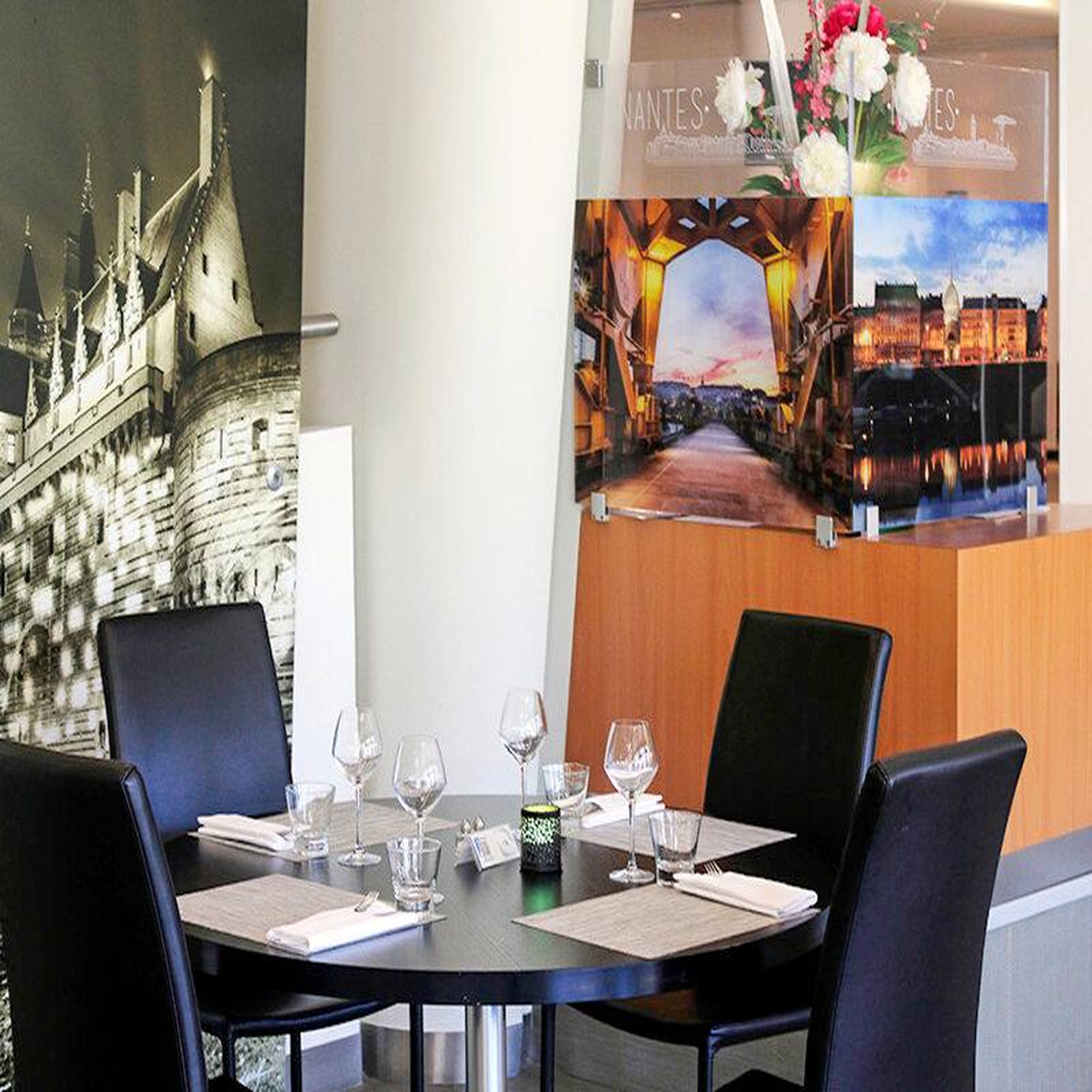 Voir la diapositive 3 : Smartbox Escapade gourmande de 3 jours en hôtel novotel 4* à nantes avec dîner et champagne - coffret cadeau séjour