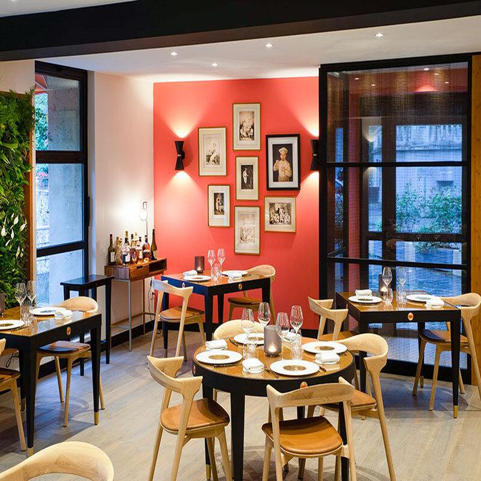 Voir la diapositive 2 : Smartbox Adresses primées : repas 3 plats au restaurant Le Puits du Trésor près de Carcassonne - Coffret Cadeau Gastronomie