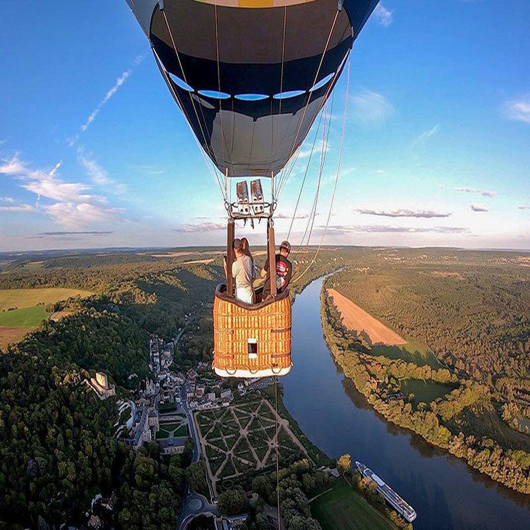 Voir la diapositive 5 : Smartbox Vol en montgolfière pour 2 personnes à giverny le matin en semaine - coffret cadeau sport & aventure