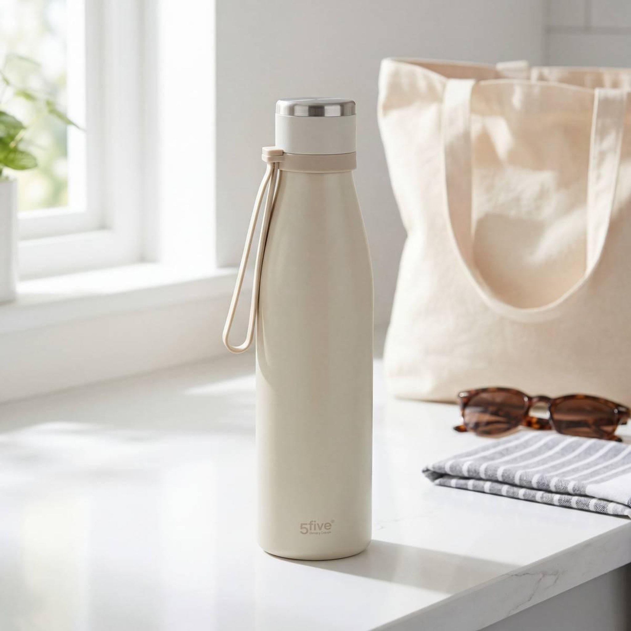 Voir la diapositive 4 : FIVE Bouteille Isotherme Avec Anse  To Go  65cl Beige