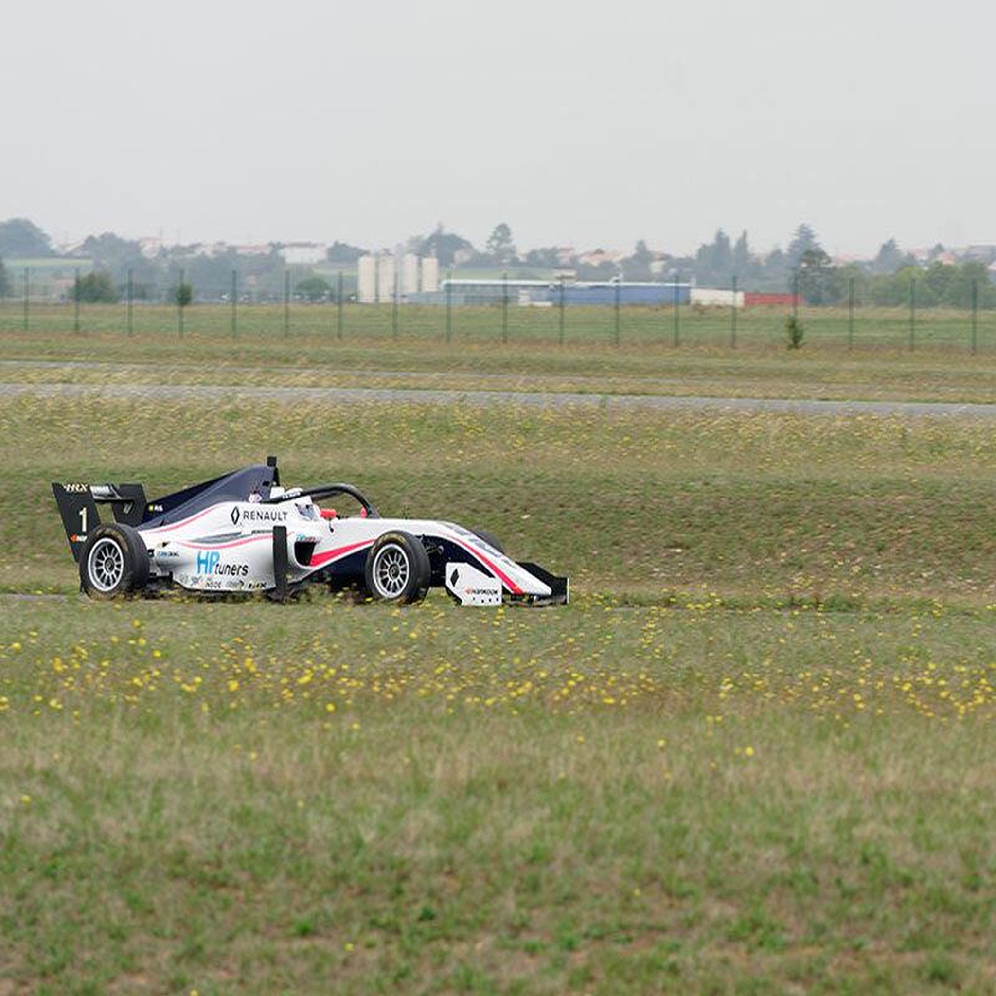 Voir la diapositive 3 : Smartbox Stage de pilotage : 15 à 20 tours de circuit en Formule Renault 2.0 - Coffret Cadeau Sport & Aventure