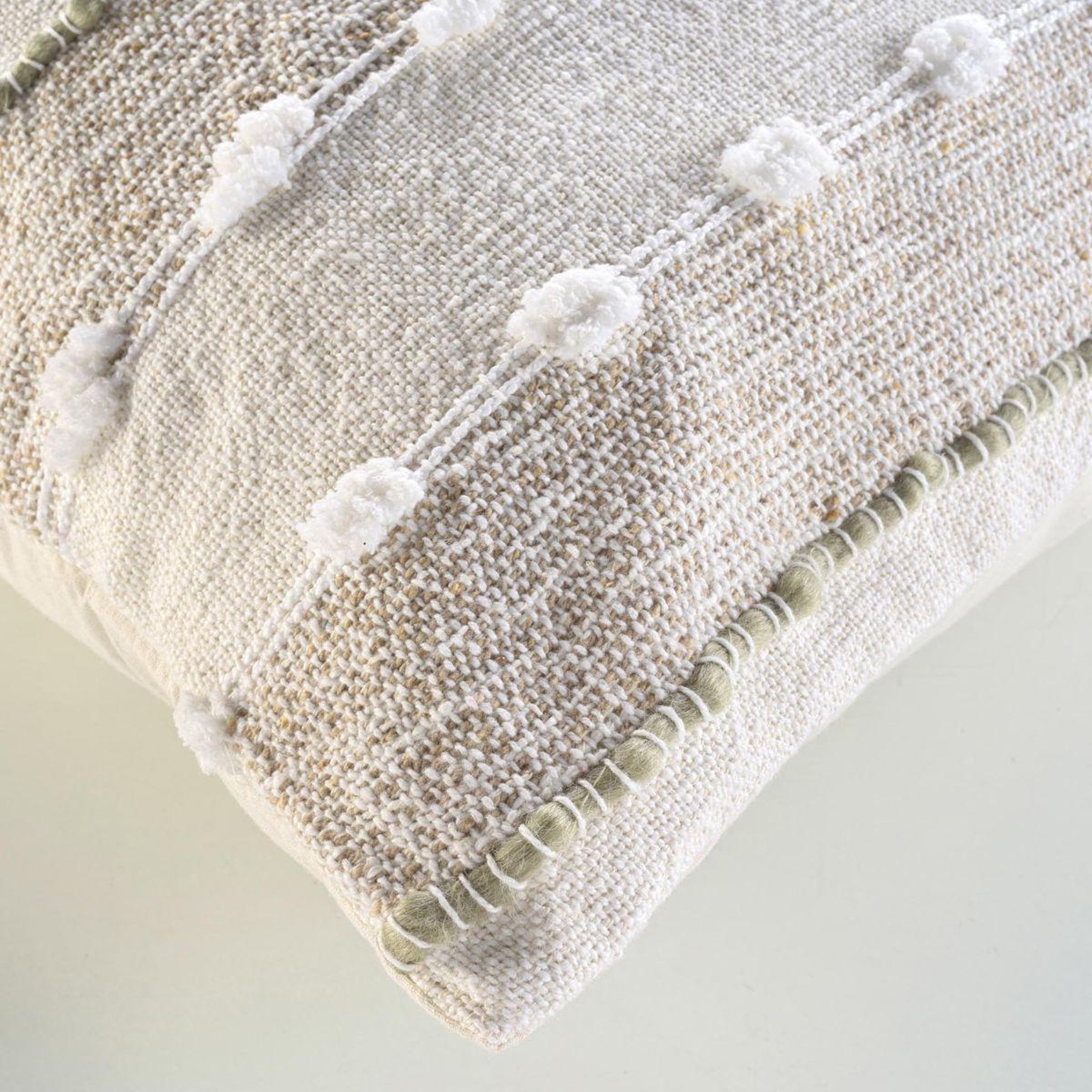 Voir la diapositive 3 : Douceur d'Intérieur Coussin déco fantaisie  santos  60x60cm beige