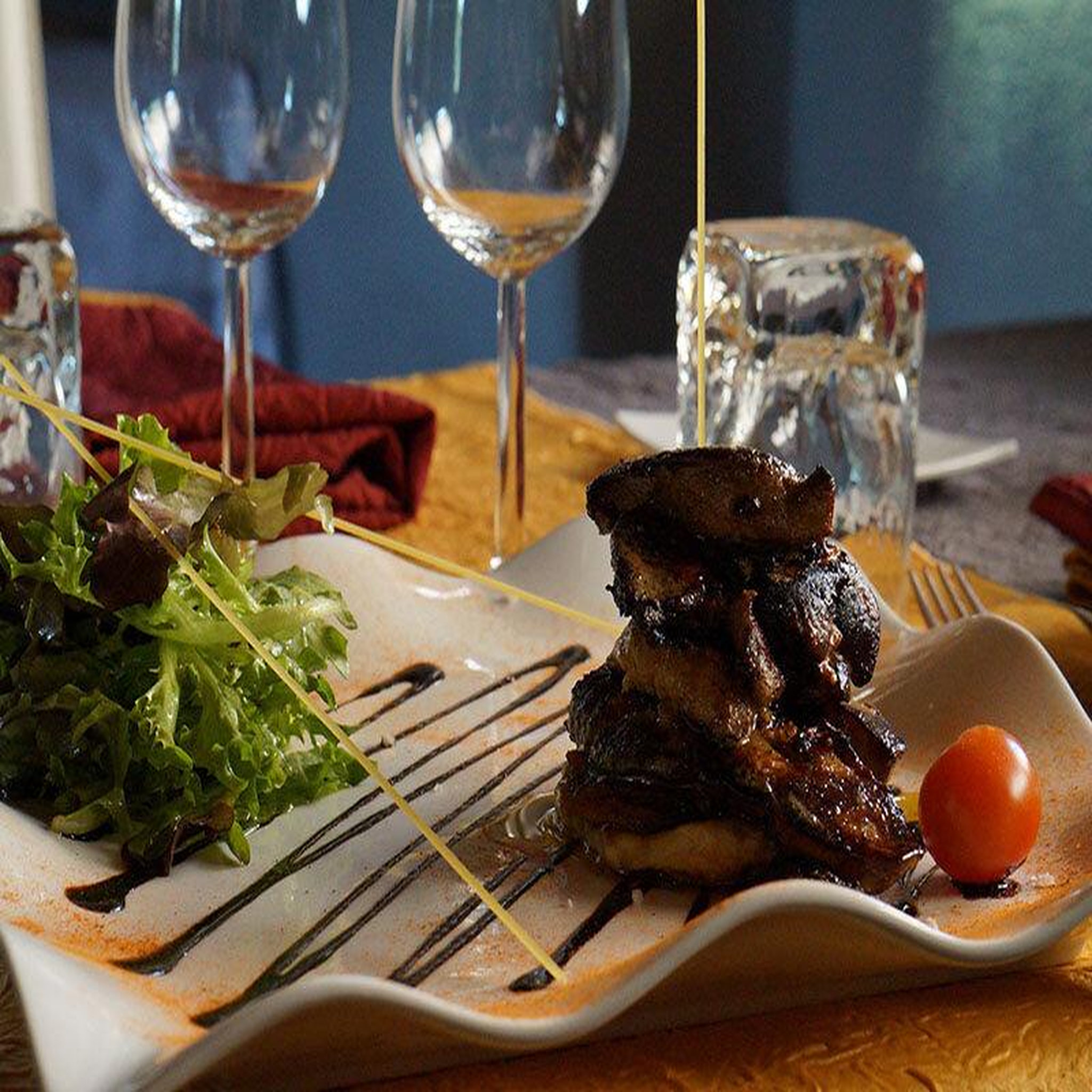 Voir la diapositive 2 : Smartbox Repas en tête-à-tête à la table d'un restaurant gastronomique en france - coffret cadeau gastronomie
