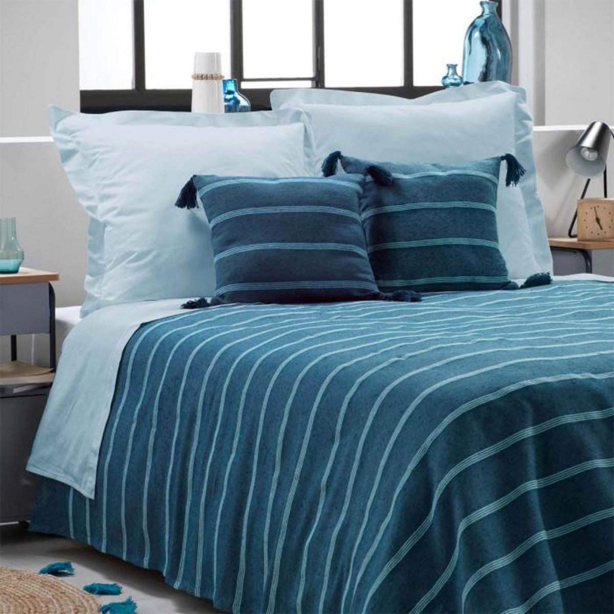 Paris Prix Coussin Déco à Pompons  Jakady  40x40cm Bleu