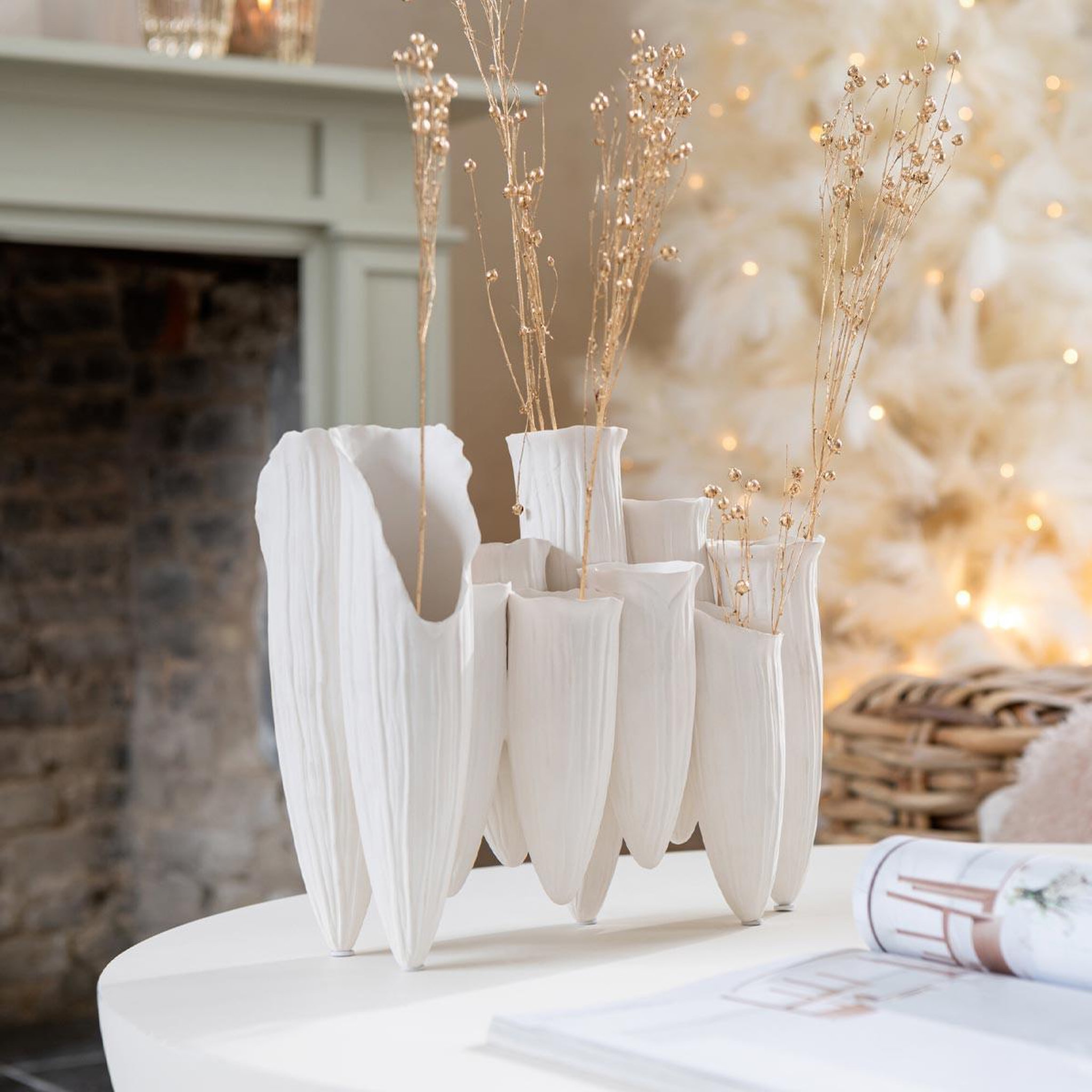Voir la diapositive 3 : J-LINE Vase soliflore en céramique  helix  34cm blanc