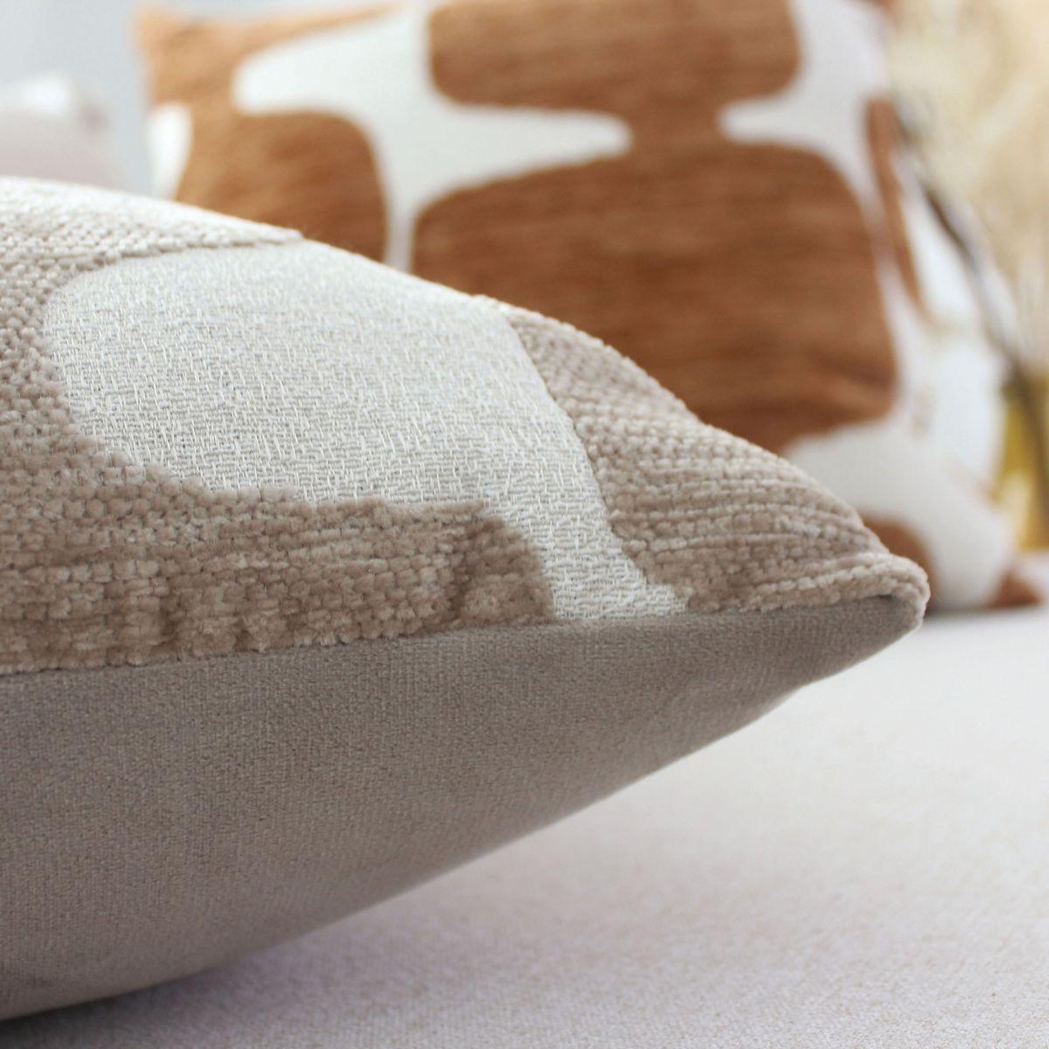 Voir la diapositive 2 : ENJOY HOME Coussin déco à motif  copper  40x40cm beige & blanc