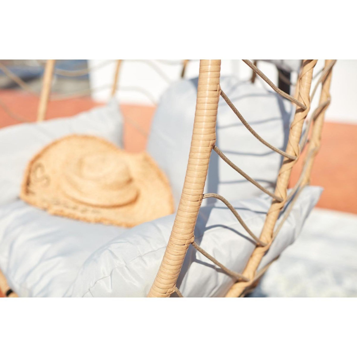 CONCEPT USINE Fauteuil suspendu en résine effet rotin naturel LIMA