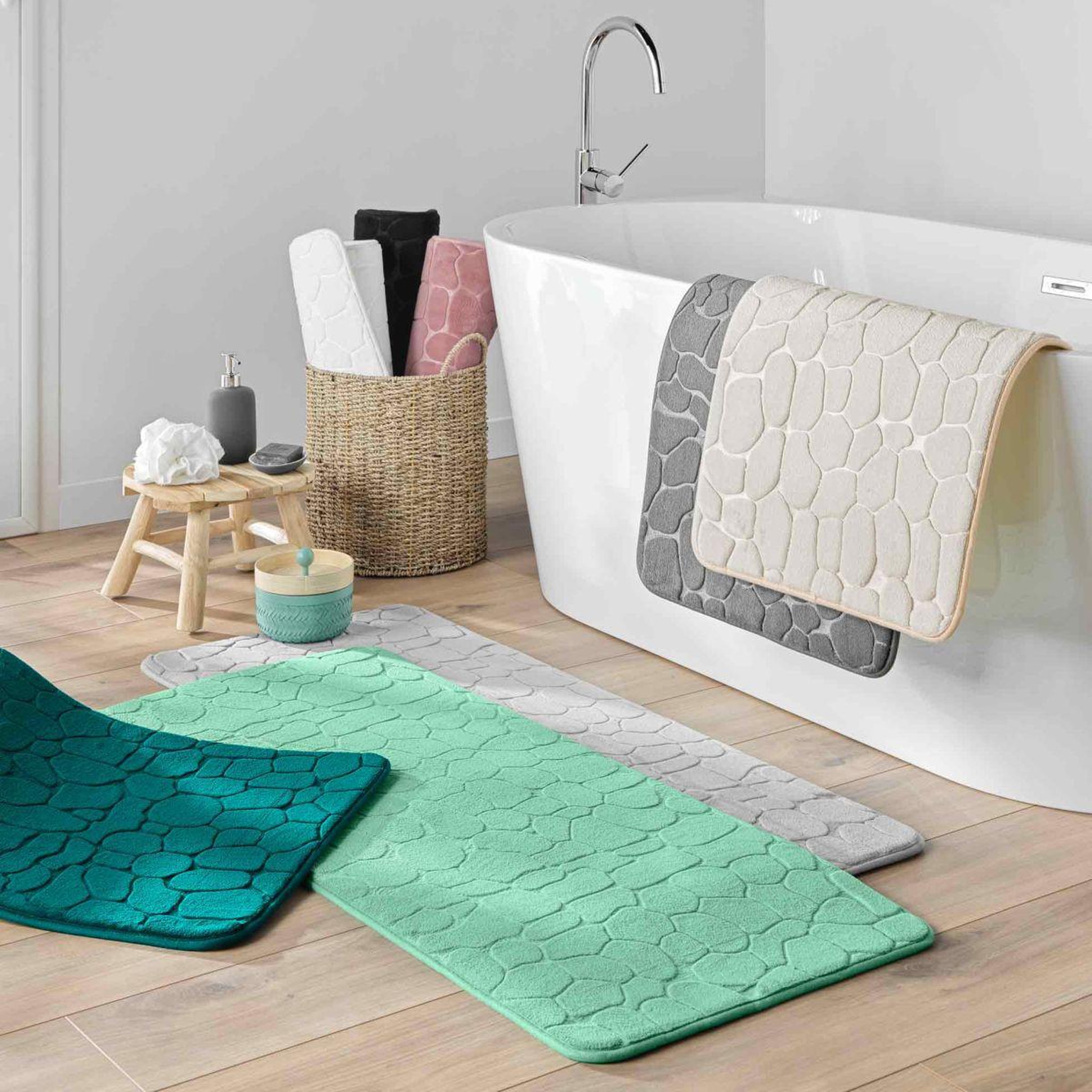 Voir la diapositive 5 : Douceur d'Intérieur Tapis de bain  ricochet  50x120cm noir