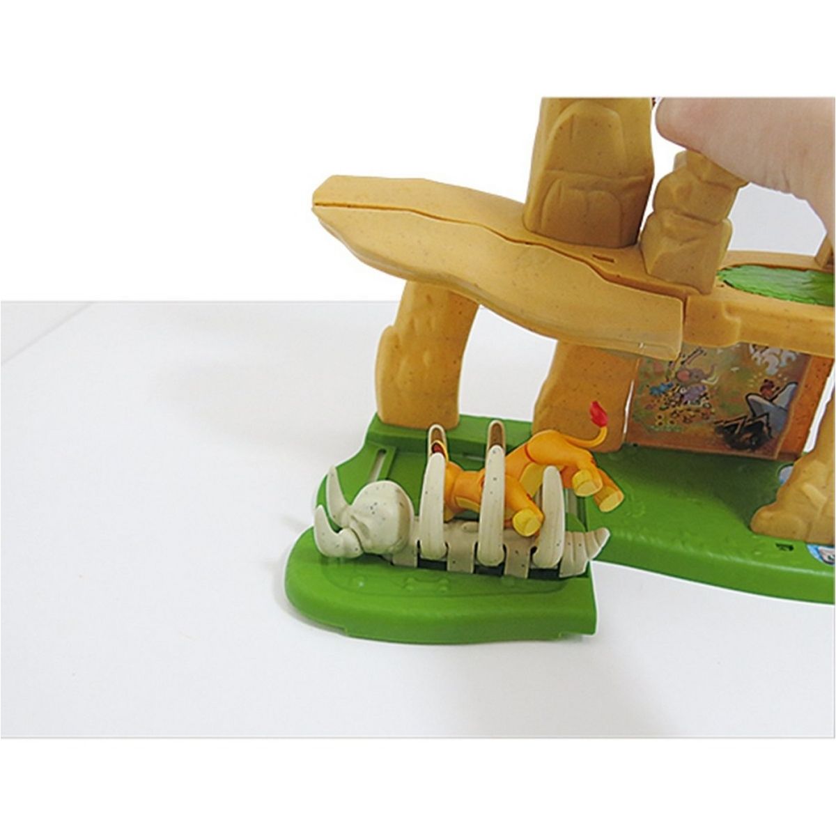 SIMBA Playset La Garde du Roi Lion - Terre Sacrée + Accessoires + 1 figurine