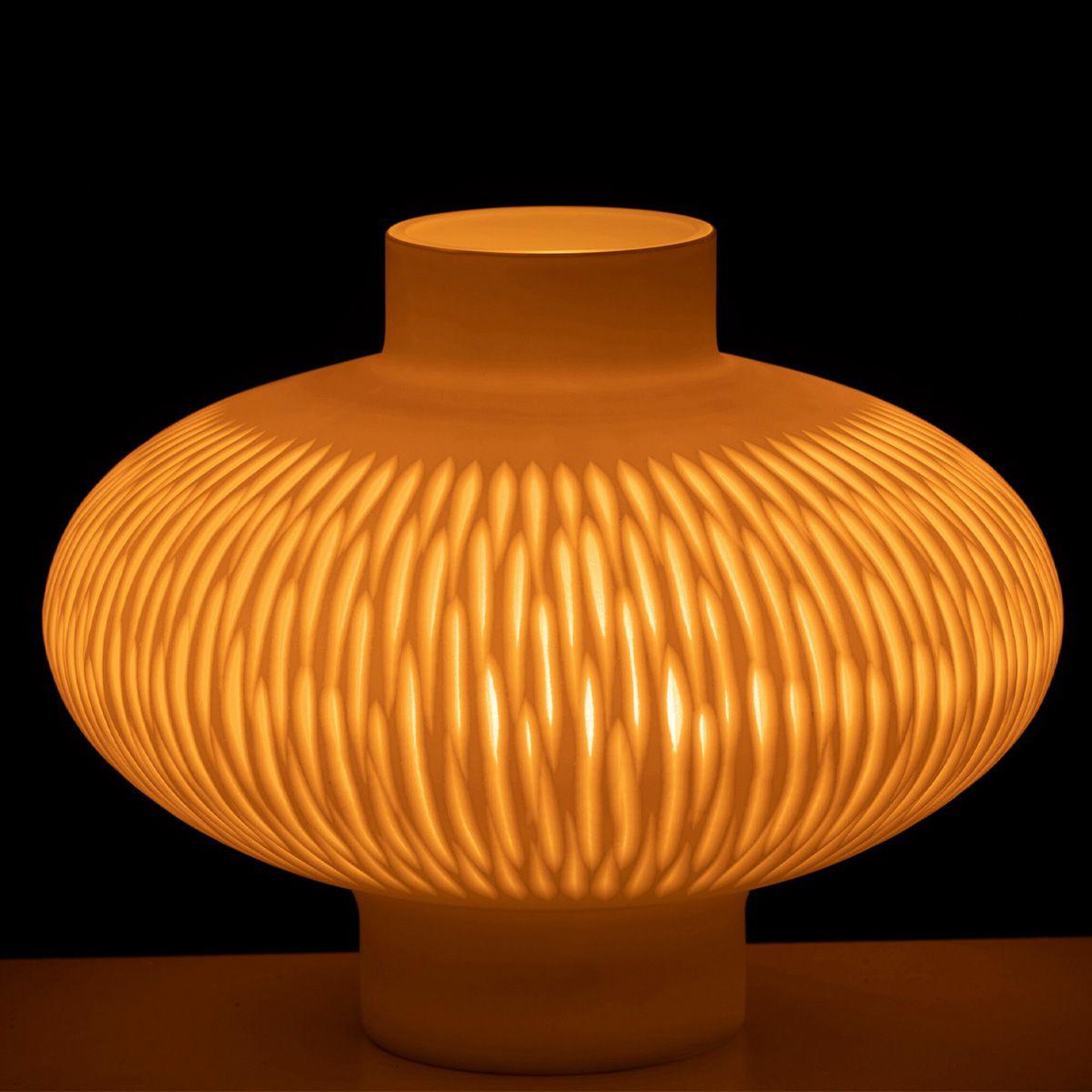 Voir la diapositive 3 : J-LINE Vase Design Ligne & Boule  Octave  24cm Blanc