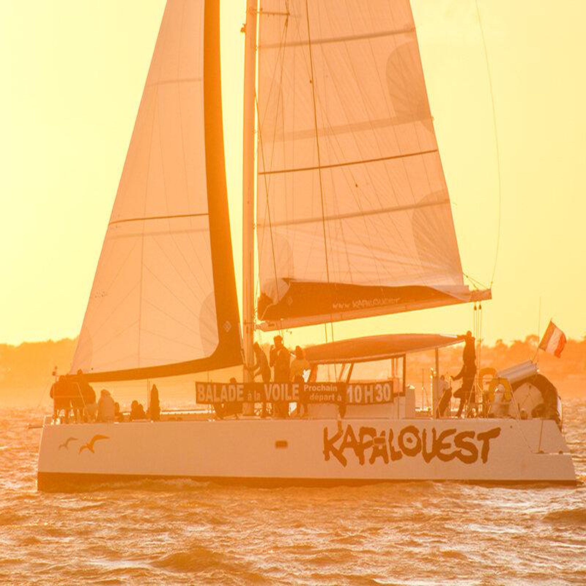 Voir la diapositive 3 : Smartbox 3 jours en hôtel avec promenade en voilier de 2h au coucher du soleil à la rochelle - coffret cadeau séjour