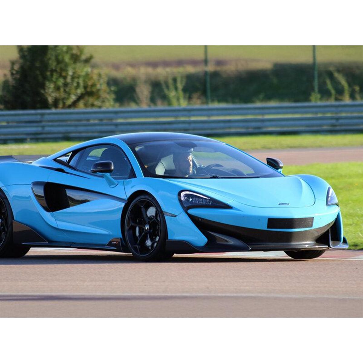 Smartbox Stage de pilotage : 3 à 5 tours au volant d'une voiture de course sur le circuit de Haute Saintonge - Coffret Cadeau Sport & Aventure