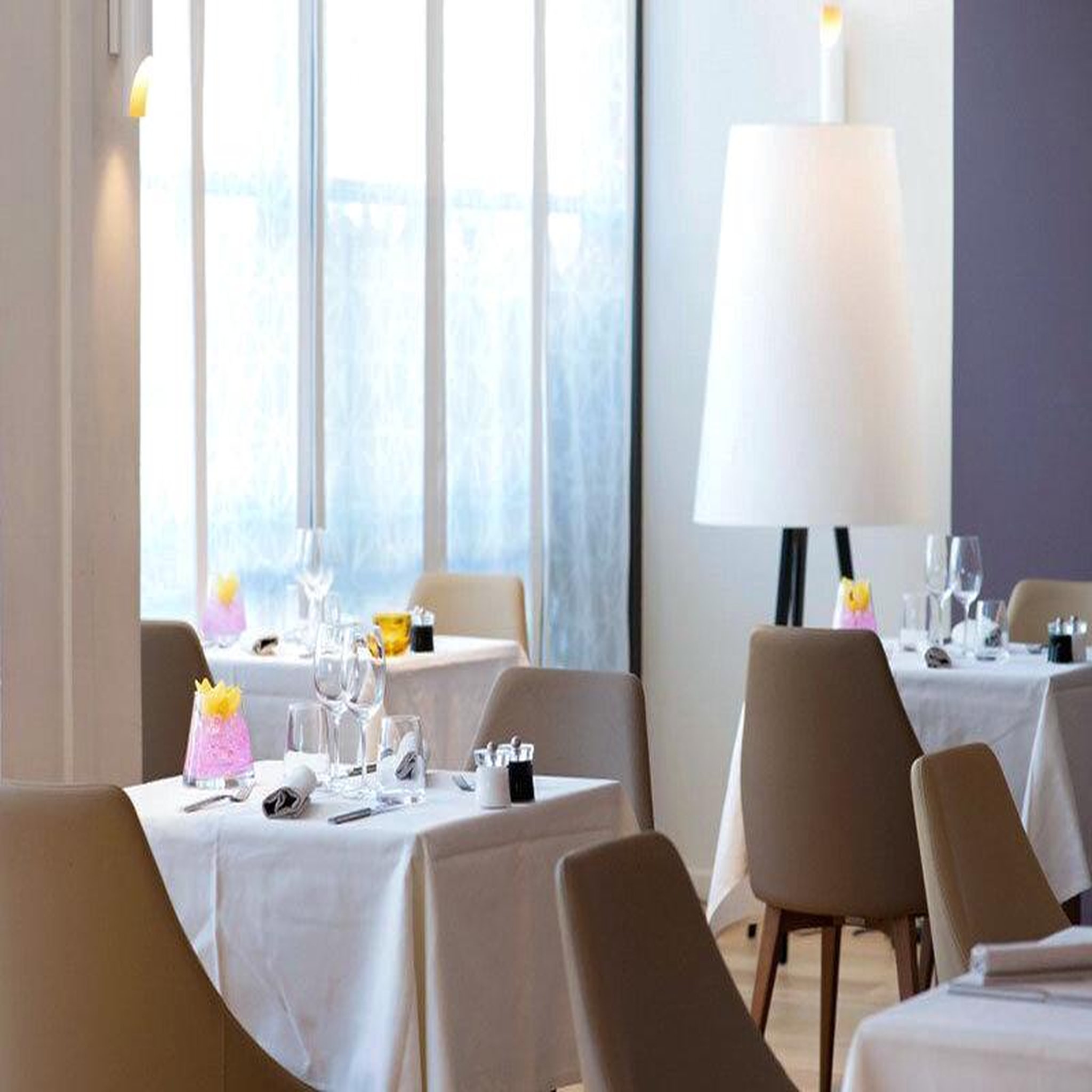 Voir la diapositive 4 : Smartbox 2 jours en hôtel 5* à aix-en-provence avec dîner 3 plats, cocktail et accès libre à l'espace bien-être - coffret cadeau séjour
