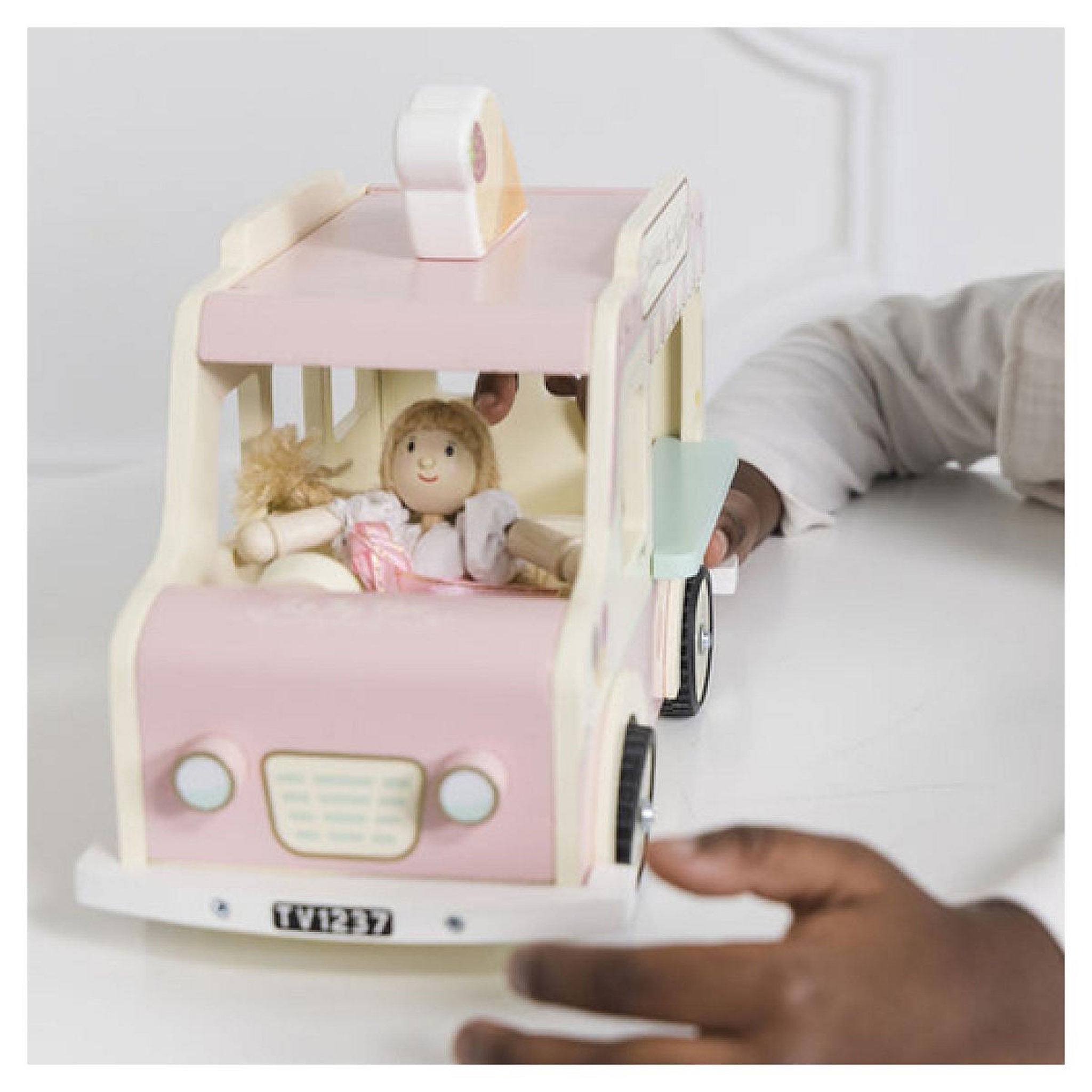 Voir la diapositive 5 : Le Toy Van Camion du marchand de glace