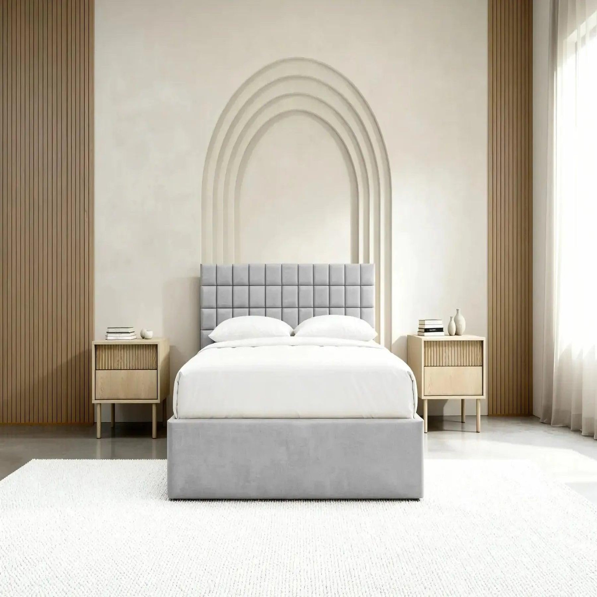 Voir la diapositive 3 : CASANOVA PARIS Thelma - lit coffre tissu velours gris clair