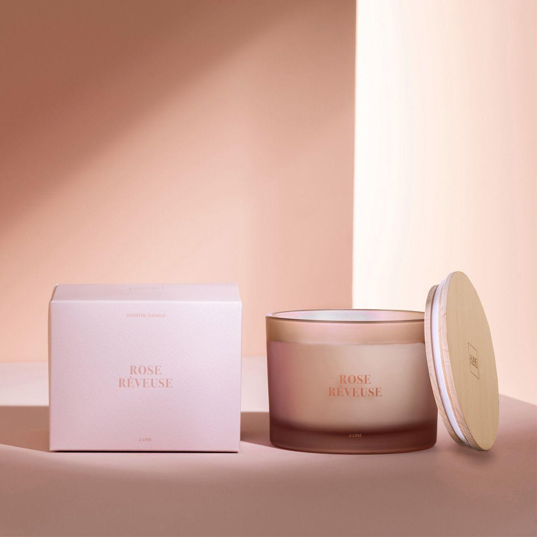 Voir la diapositive 5 : J-LINE Bougie parfumée  accords essentiels  10cm rose rêveuse