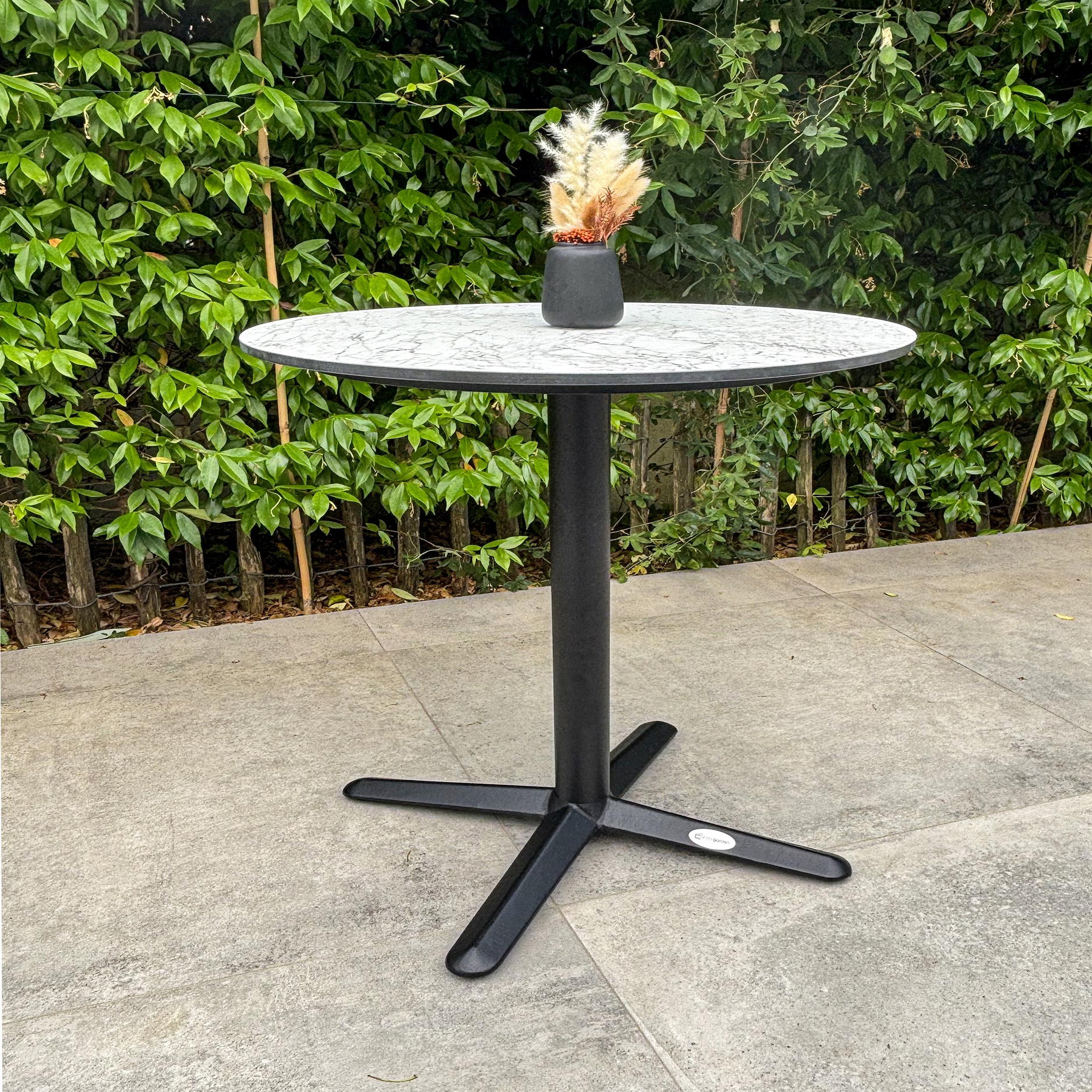 Voir la diapositive 2 : DCB GARDEN Table ronde de jardin en acier et plateau HPL (2 places)