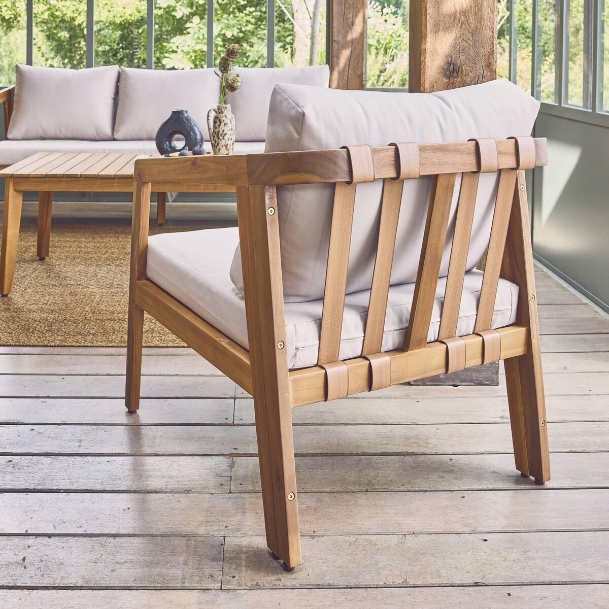 SWEEEK Salon de jardin 5 places bois d'acacia LOBERIA avec lanières effet cuir