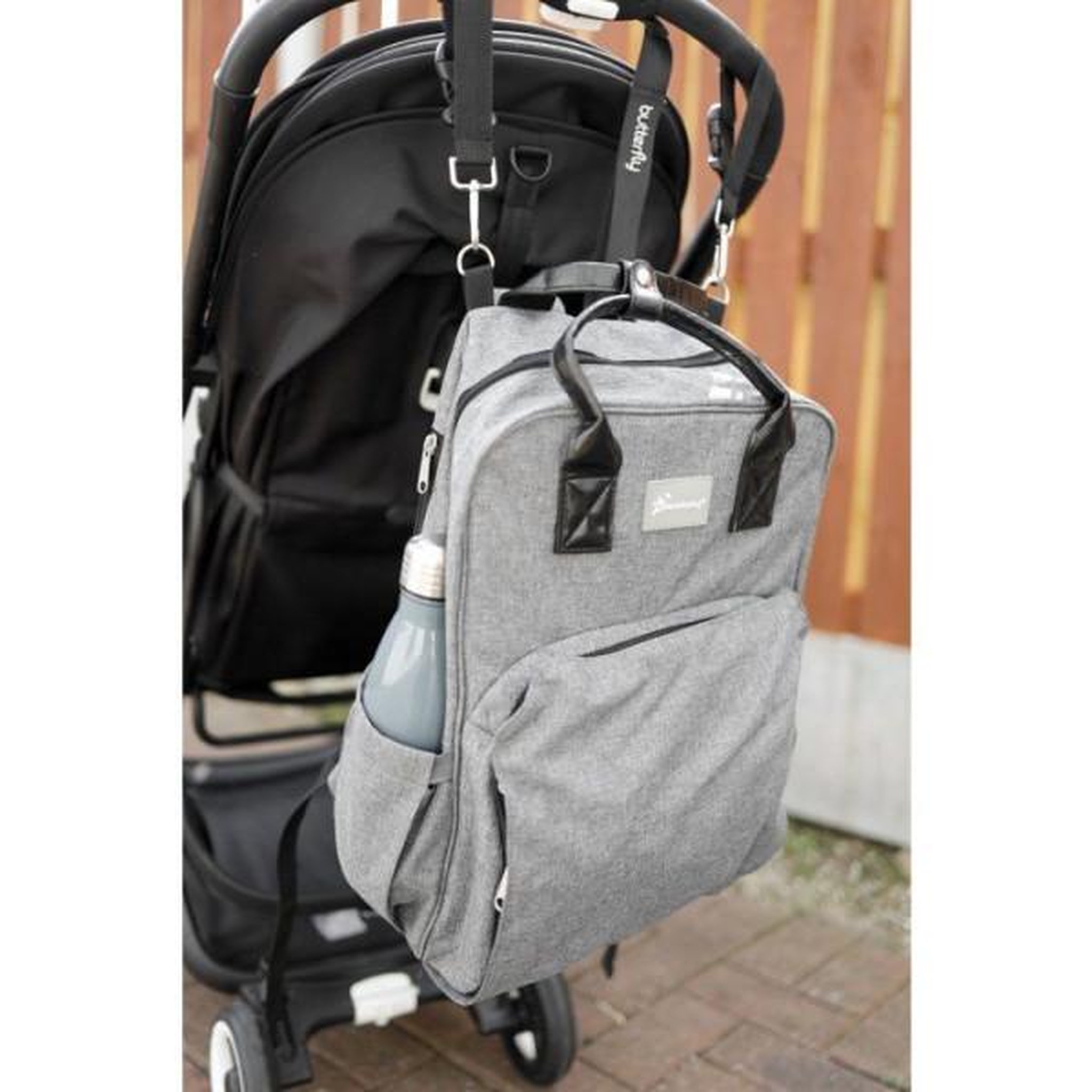 Voir la diapositive 6 : MARKET24 Sac a dos a langer avec matelas a langer - DREAMBABY - Clips pour poussette - Pochette d'essuyage en filet - Sangles réglables