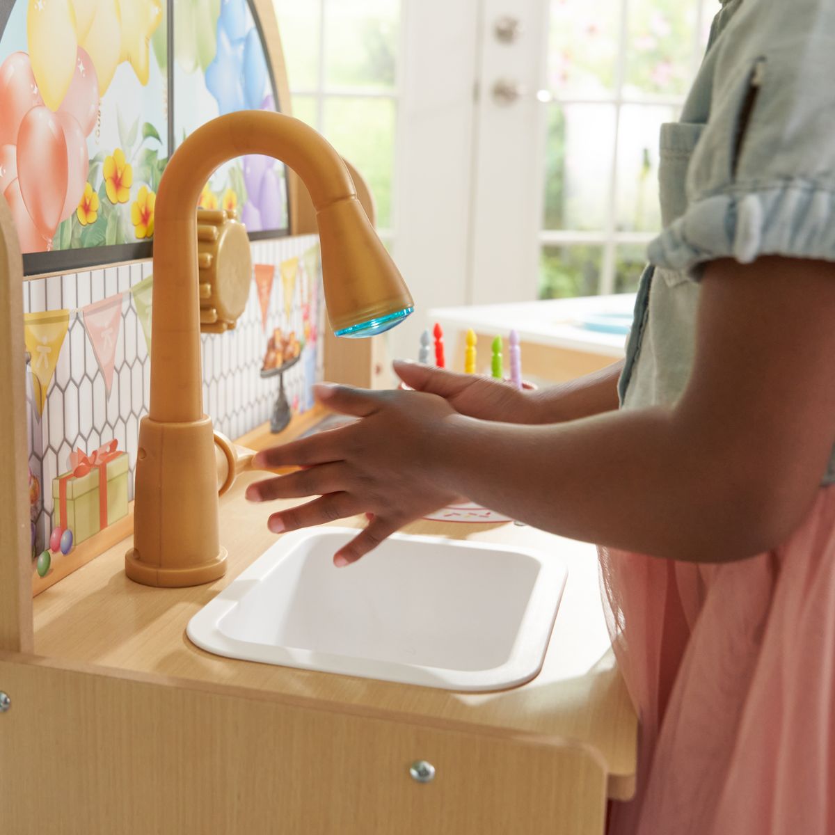 Kidkraft Let&rsquo;s Celebrate! Party Play Kitchen