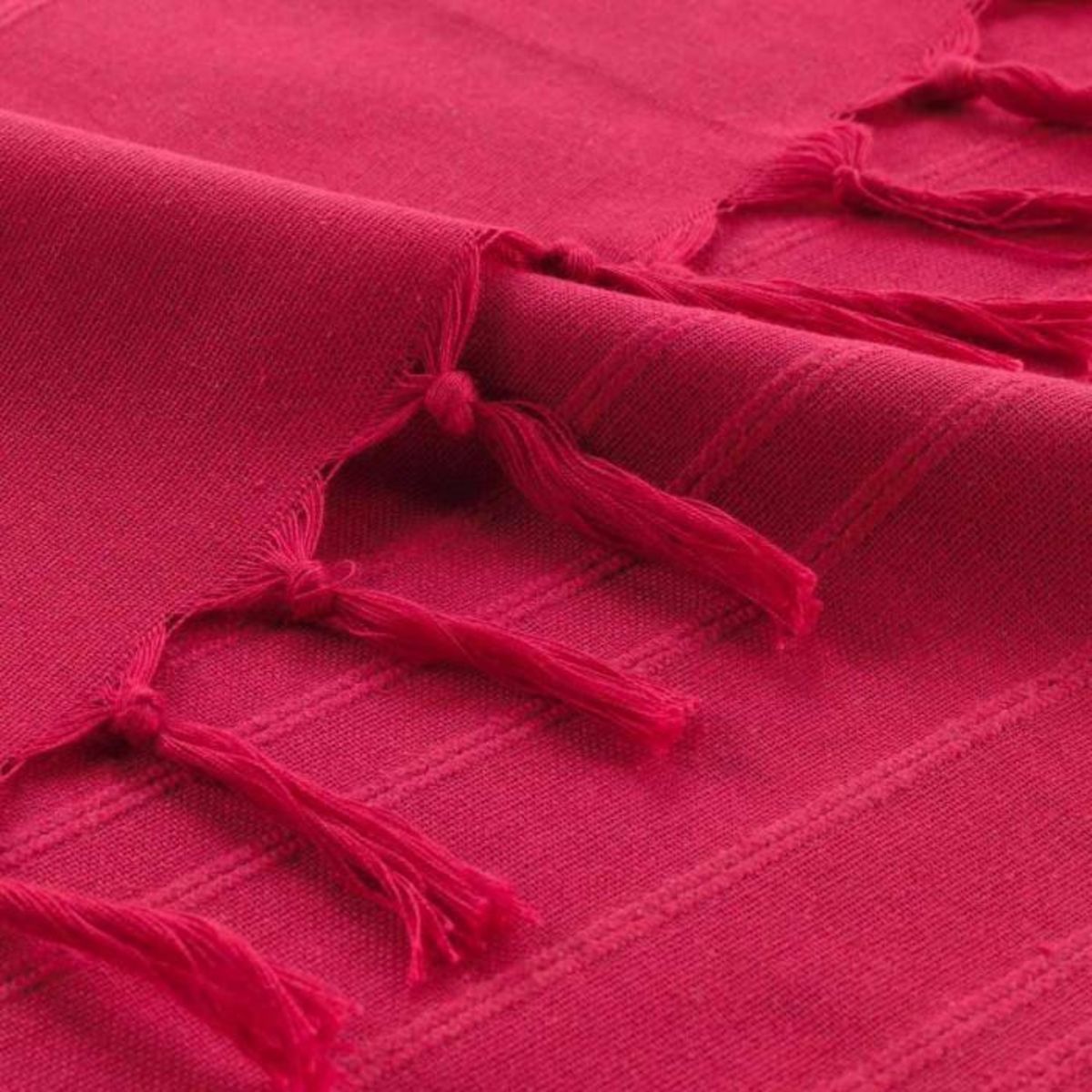 Paris Prix Plaid Uni à Franges  Lilia  150x150cm Framboise