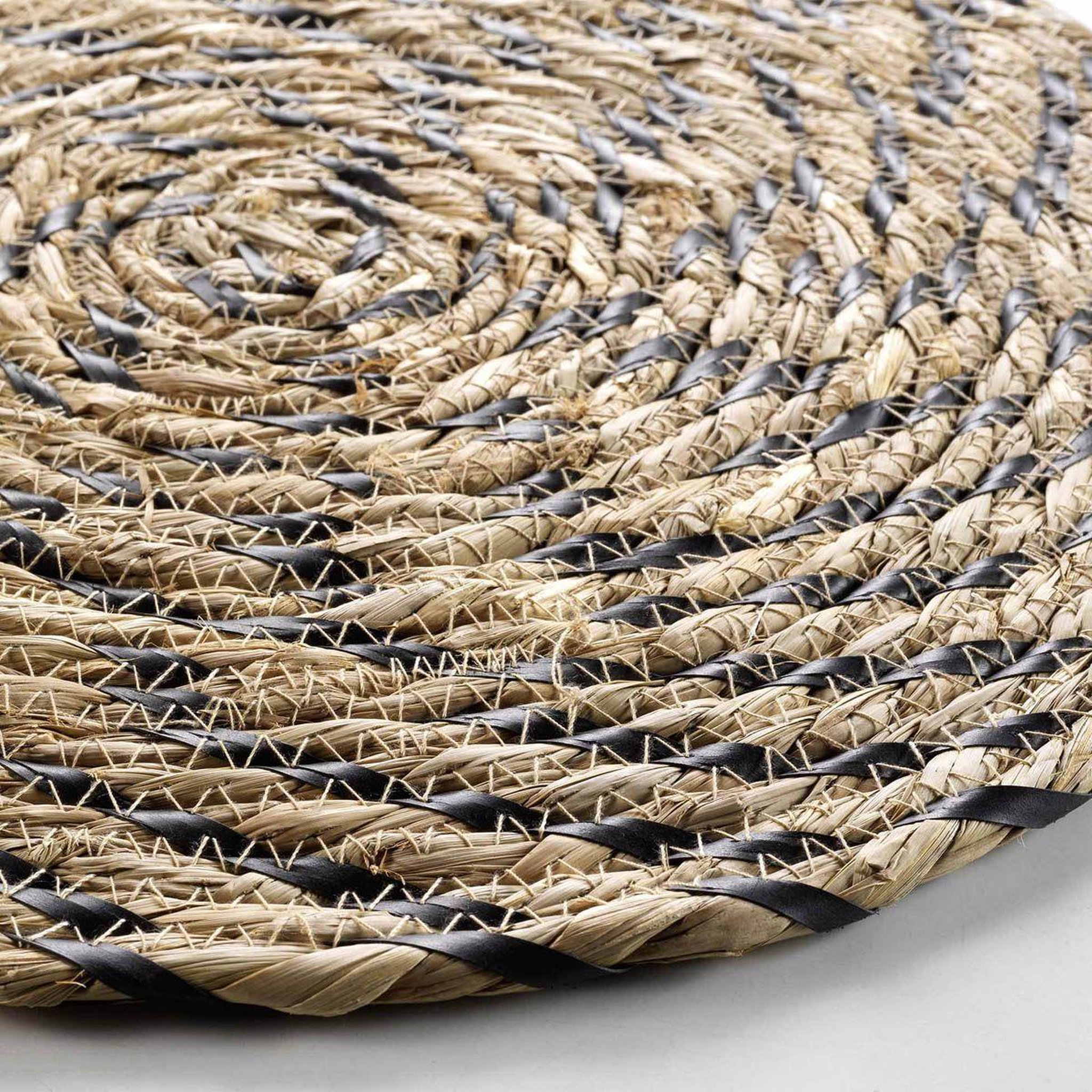 Voir la diapositive 2 : Douceur d'Intérieur Set de table rond en paille  nala  38cm naturel & noir