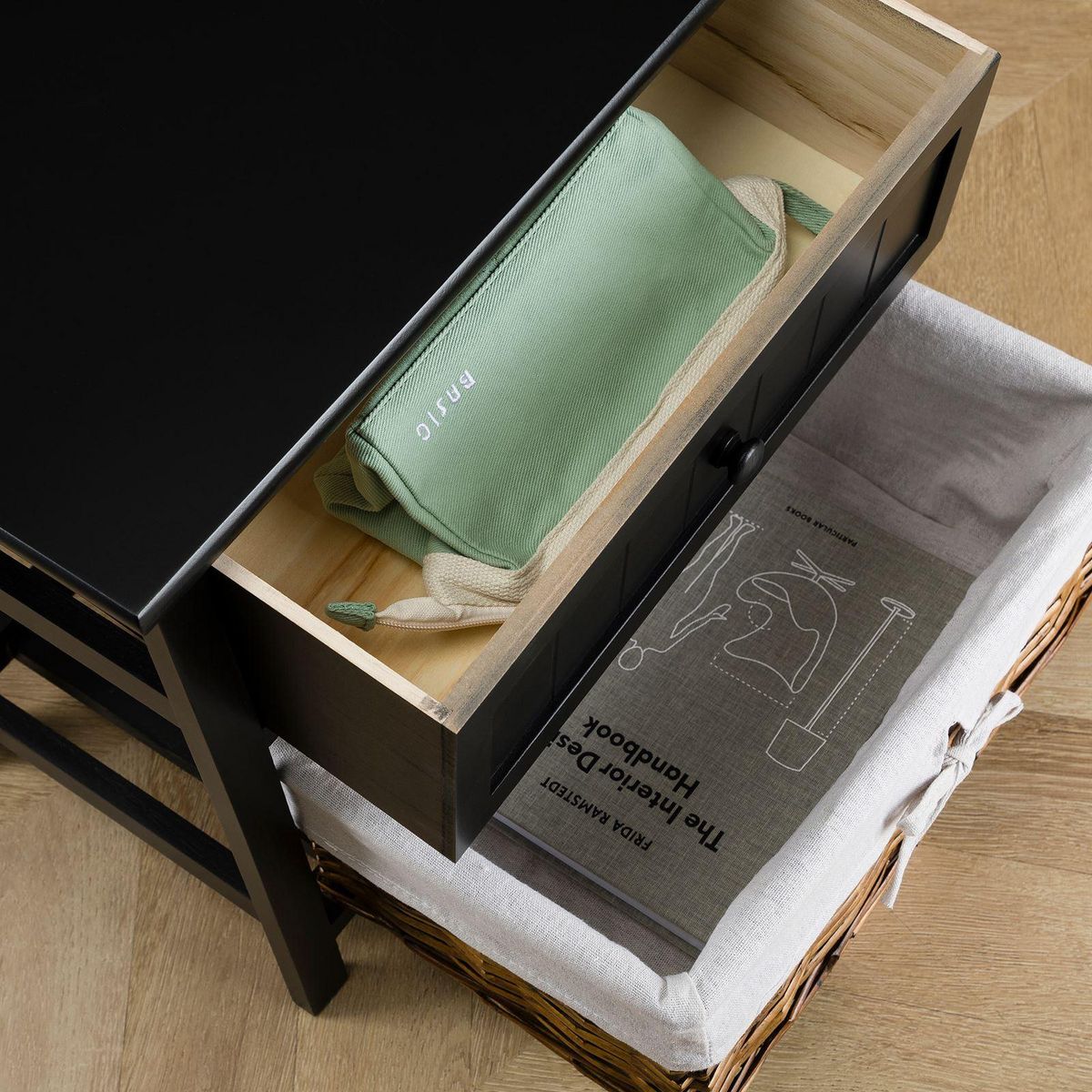 IDIMEX Table de chevet AKURE avec 1 tiroir et 1 panier en bois