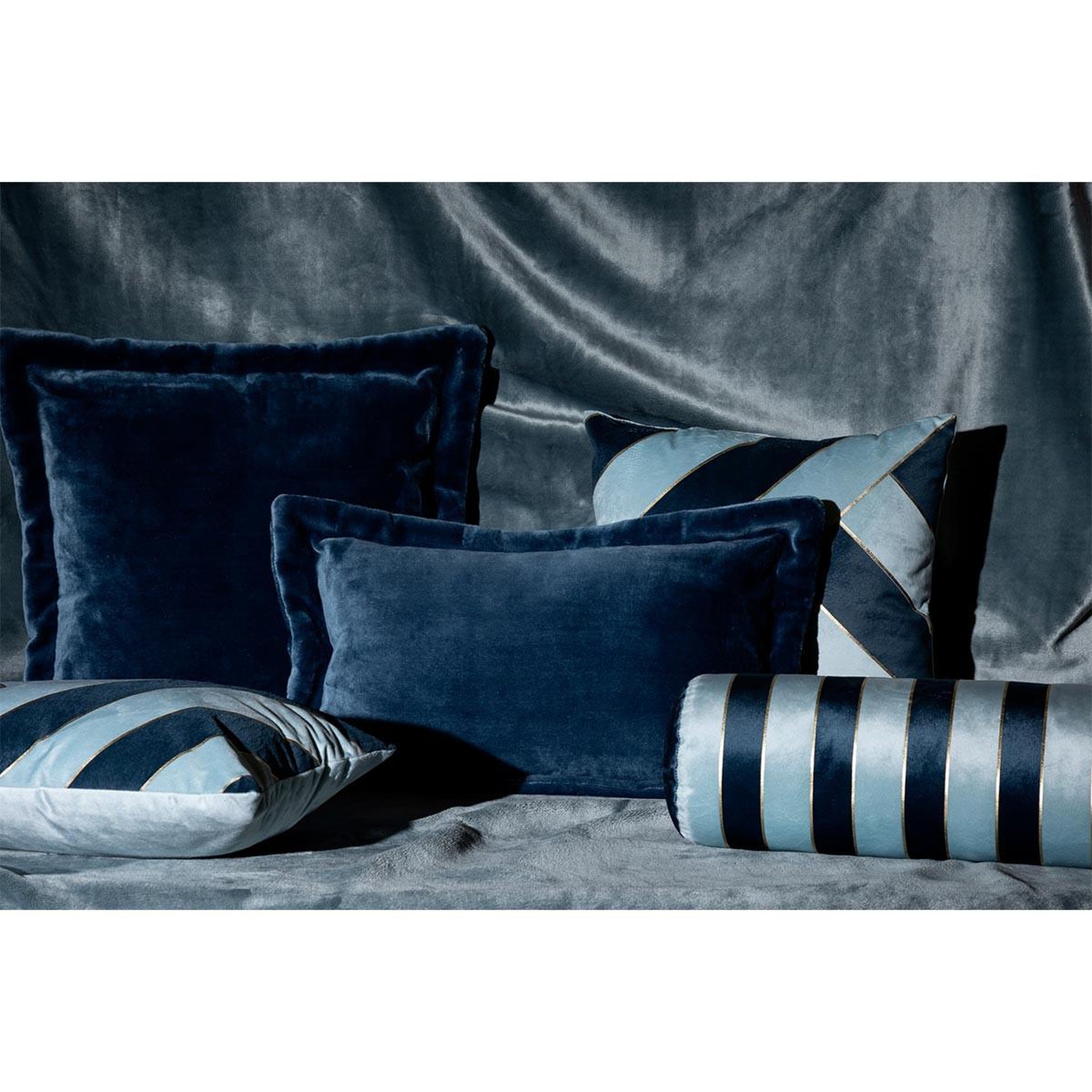 Voir la diapositive 5 : ATMOSPHERA Coussin déco flanelle  cuddly  38x58cm bleu égéen