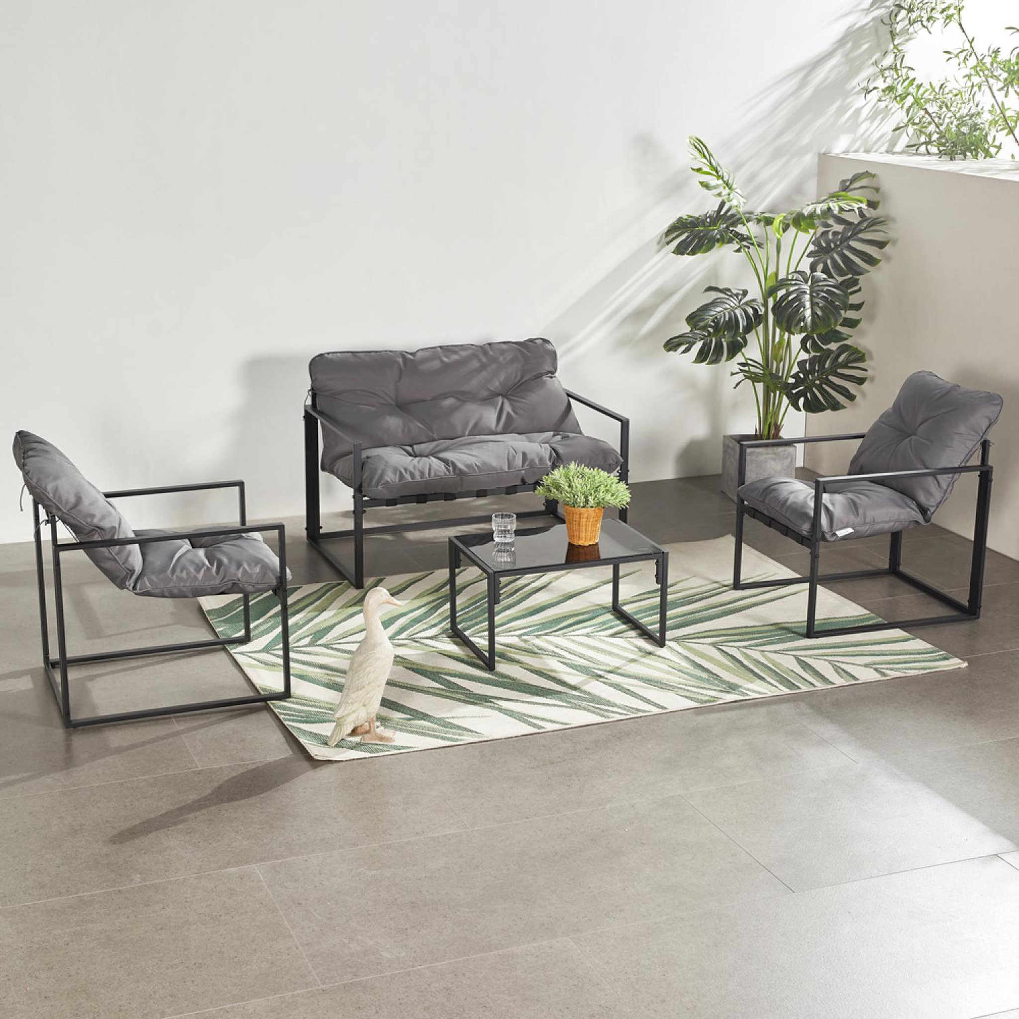 Voir la diapositive 3 : CONCEPT USINE Salon de jardin 4 places contemporain noir et coussins gris rabat
