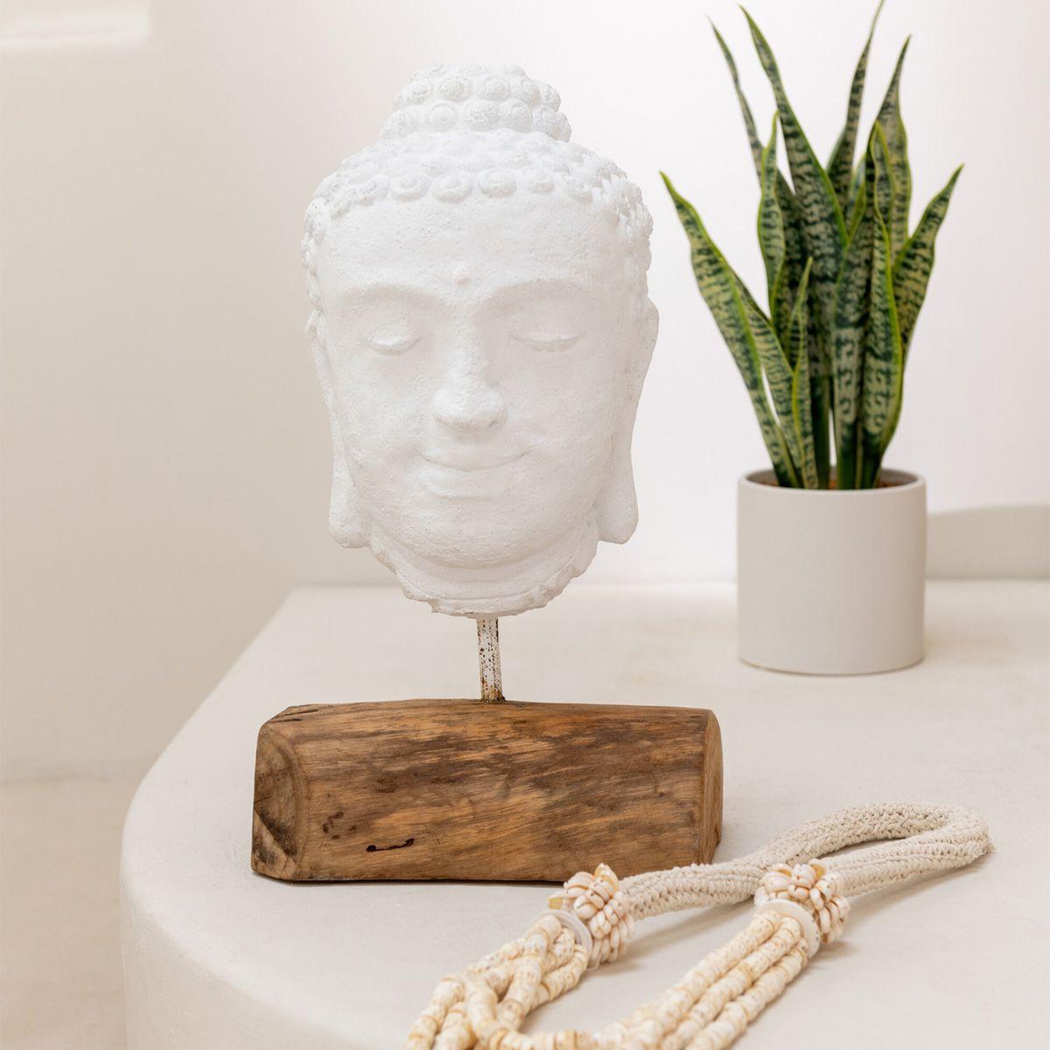Voir la diapositive 3 : J-LINE Statuette déco en ciment  tête  44cm blanc & naturel