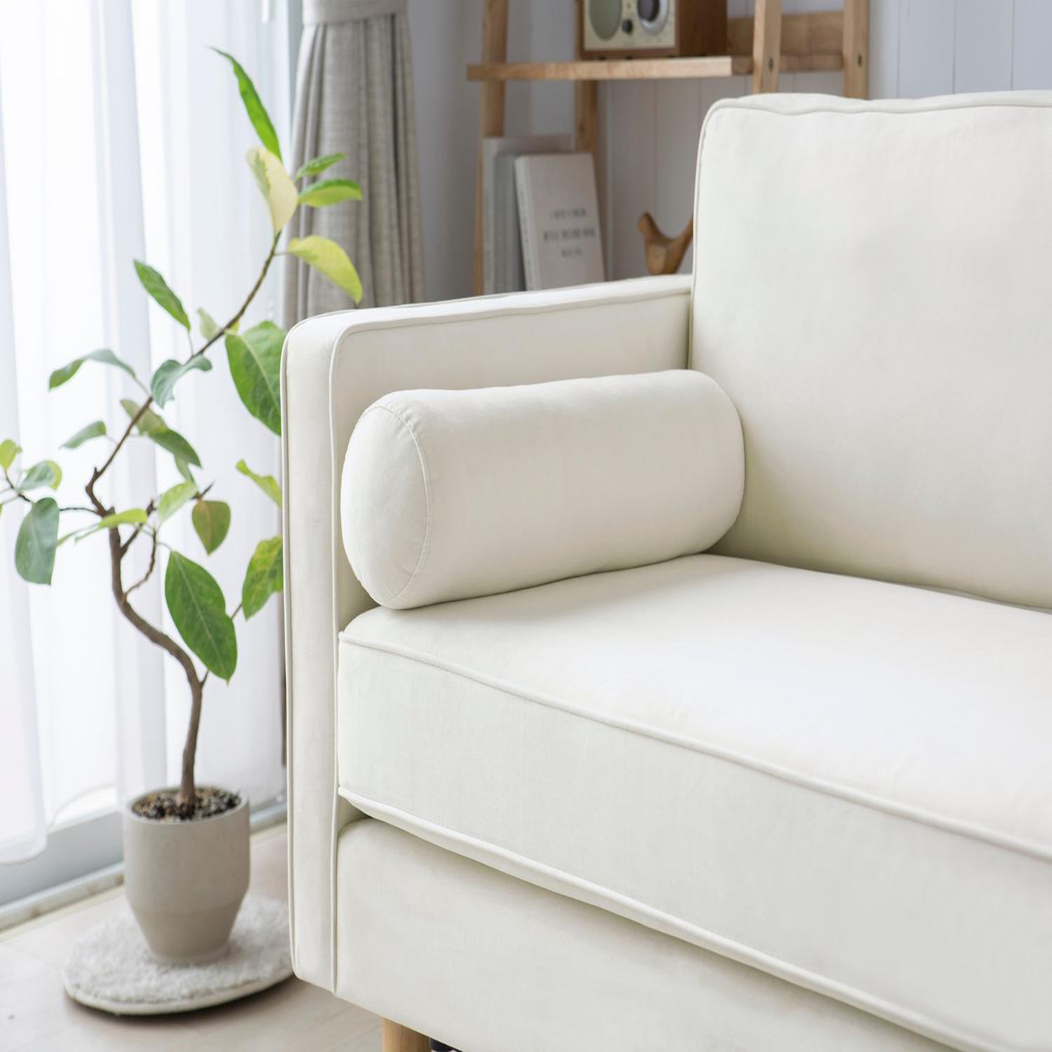Voir la diapositive 4 : CONCEPT USINE Canapé 3 places design en velours beige STAN