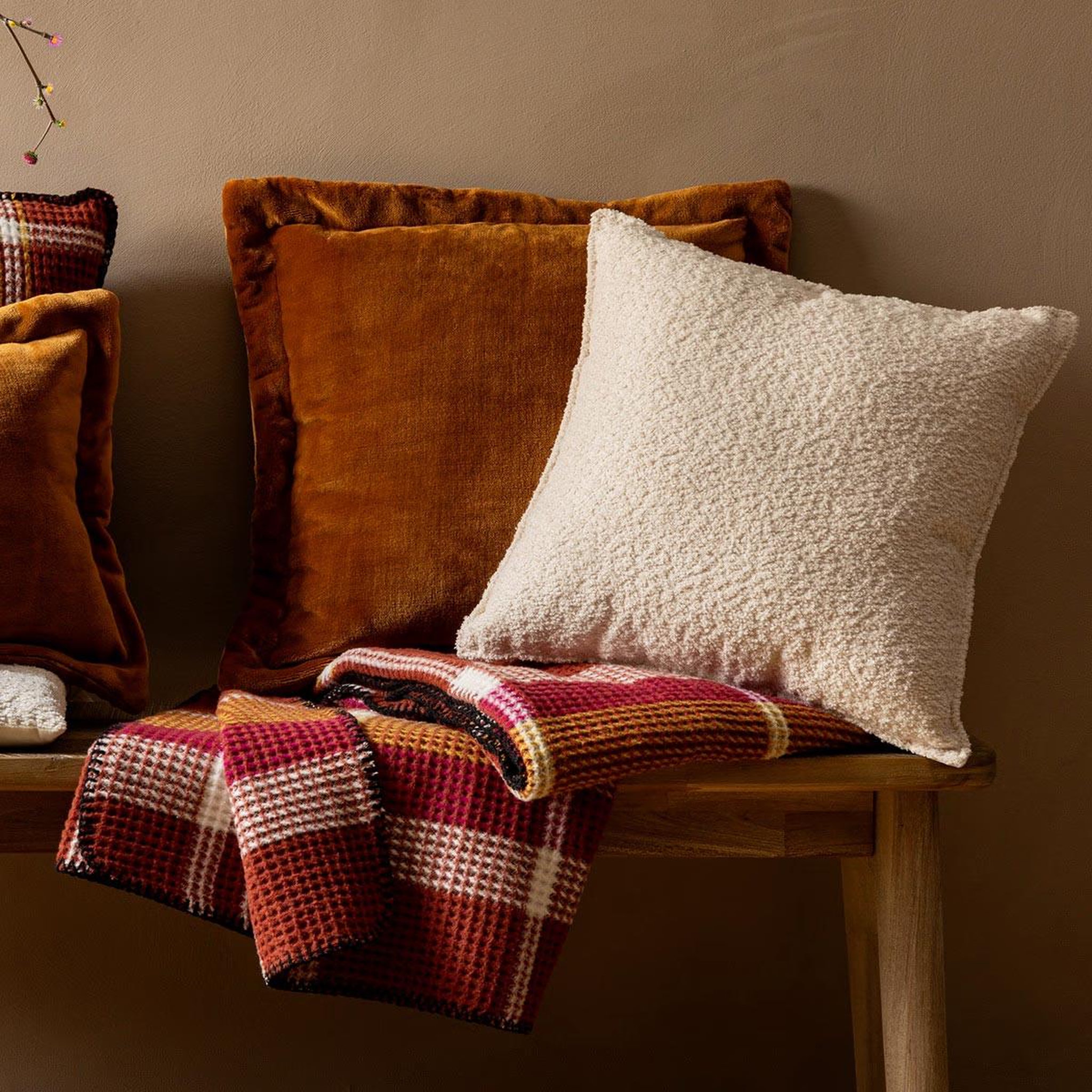 Voir la diapositive 4 : ATMOSPHERA Coussin déco flanelle  cuddly  53x53cm jaune cumin