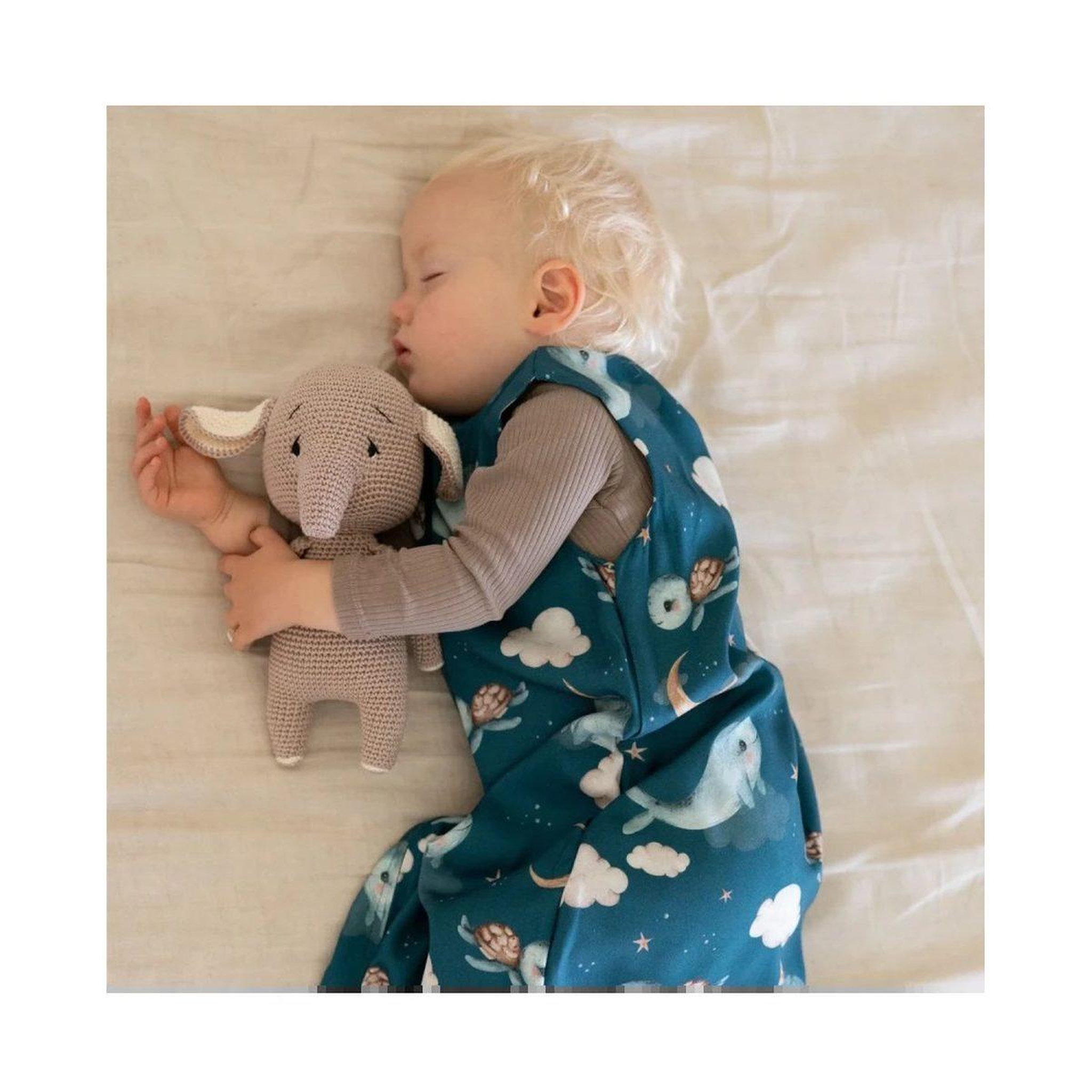 Voir la diapositive 2 : WALDIN Gigoteuse en bambou 40 × 64 cm 0,5 TOG - taille S - motif baleine, bleu foncé