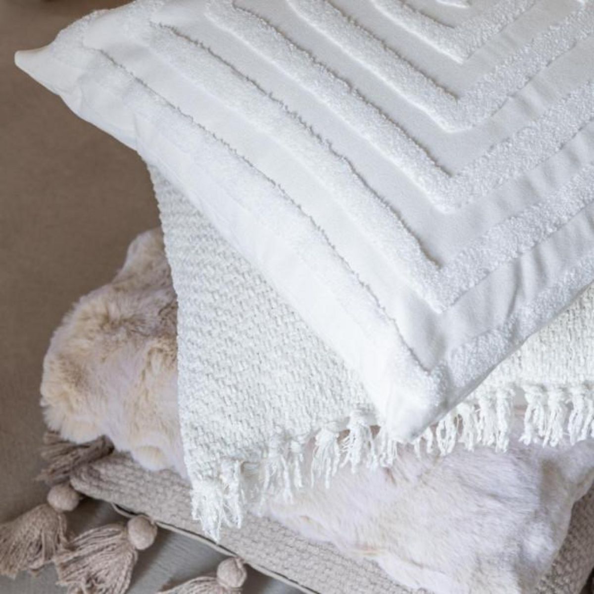 Paris Prix Coussin à Franges  Saya  45x45cm Blanc