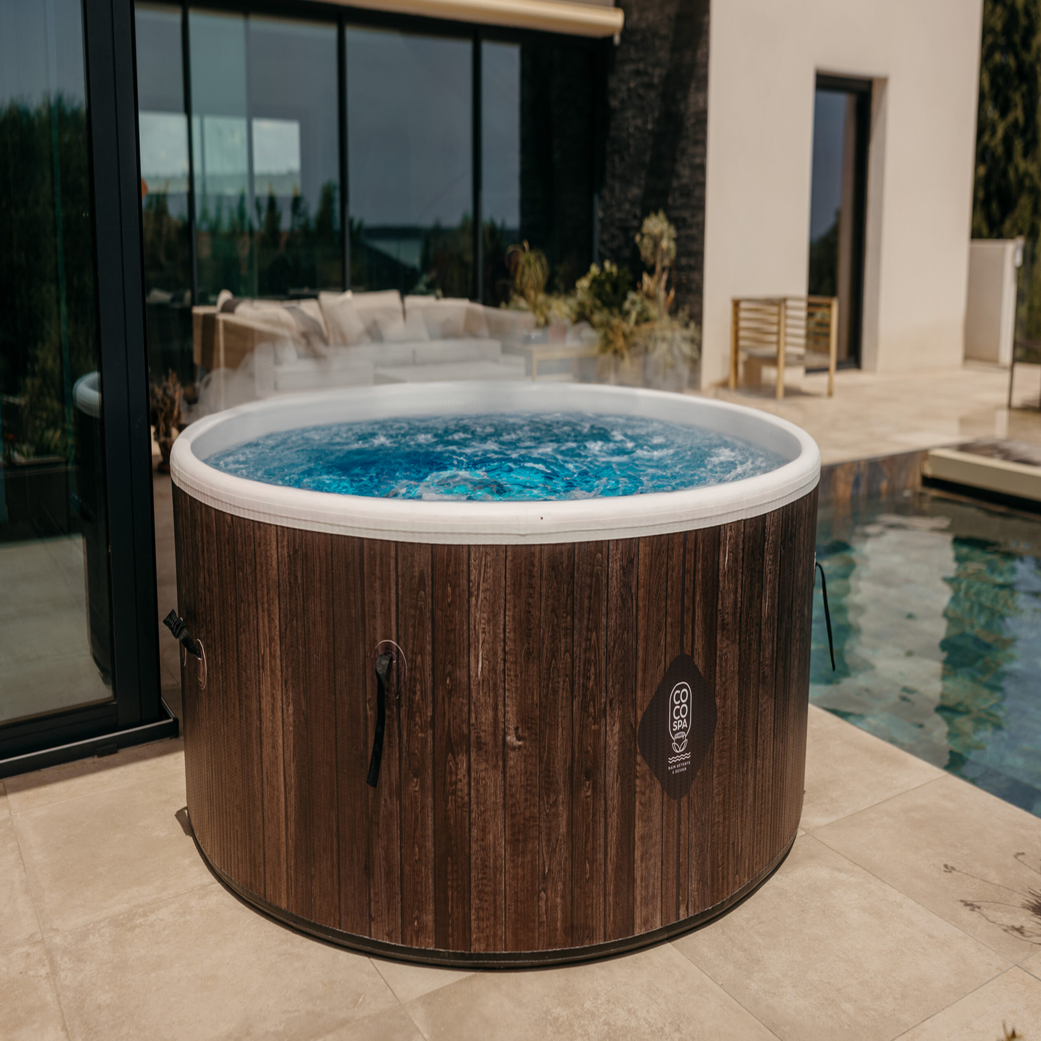 Voir la diapositive 2 : COCO SPA Spa gonflable Helsinki